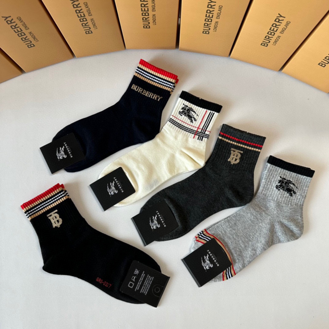 💛配专柜包装 Burberry （巴宝莉）新款中长款堆堆袜袜子！一盒五双，专柜同步筒袜袜子，大牌出街，潮人必备🔥超好搭