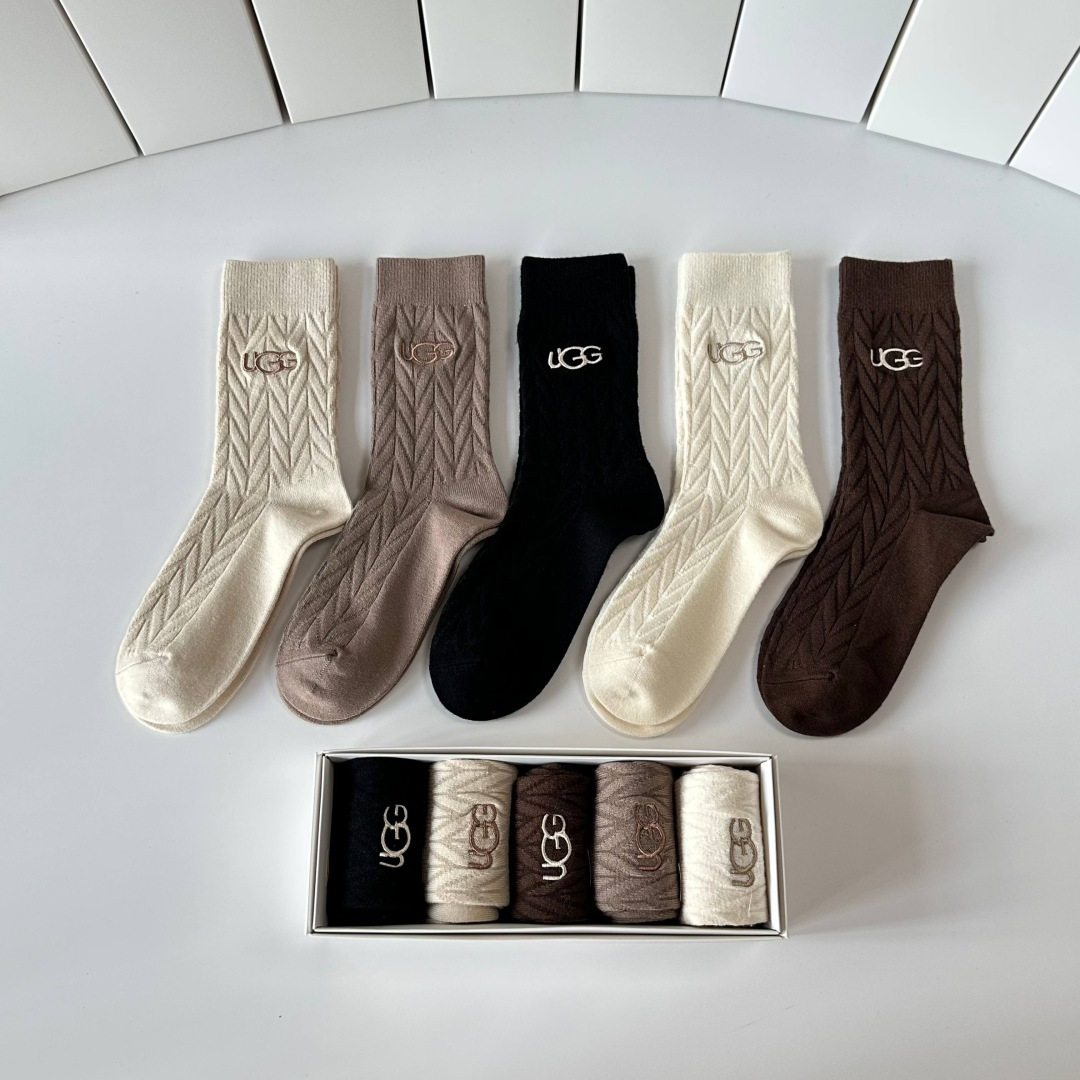 💛配包装 UGG 新款羊绒中长款堆堆袜袜子！一盒五双， 专柜同步筒款袜子，💛大牌出街，潮人必备🔥超好搭