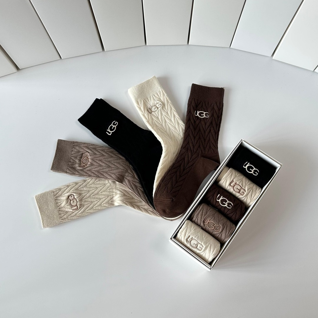 💛配包装 UGG 新款羊绒中长款堆堆袜袜子！一盒五双， 专柜同步筒款袜子，💛大牌出街，潮人必备🔥超好搭