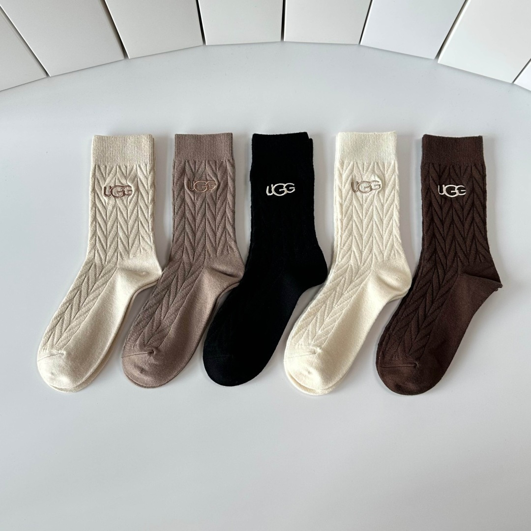 💛配包装 UGG 新款羊绒中长款堆堆袜袜子!一盒五双, 专柜同步筒款袜子,💛大牌出街,潮人必备🔥超好搭 💛配包装 UGG 新款羊绒中长款堆堆袜袜子!一盒五双, 专柜同步筒款袜子,💛大牌出街,潮人必备🔥超好搭