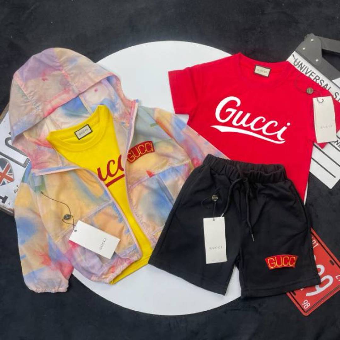 🌐 Gucci ♻️ Conjunto de tres piezas (90-150) ♻️ Camiseta ♻️ Pantalones cortos ♻️ Chaqueta de protección solar 🎗 ¡Etiqu…