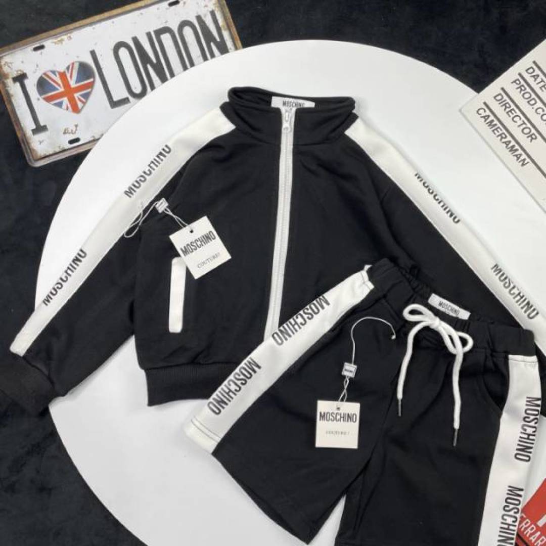 🌐 Moschino ♻️ Conjunto (90-150) ♻️ Chaqueta (90-120) ♻️ Pantalones cortos (90-150) 🎗 ¡Etiqueta original! ¡Embalaje or…