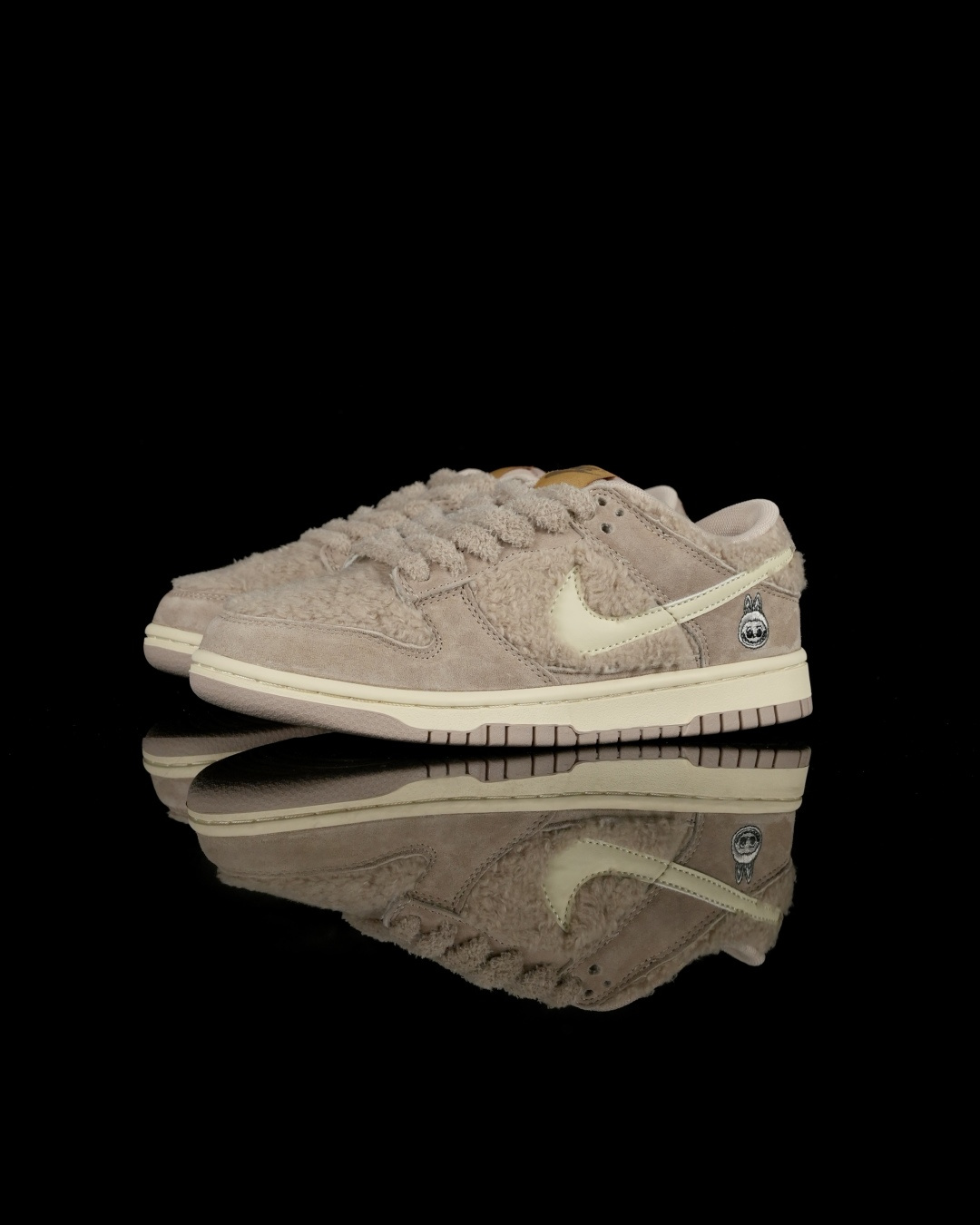 爆款新品‼️Labubu 定制款 跨越次元的美学 太妃糖糖 GB6675-006全鞋采用Dunk SB定