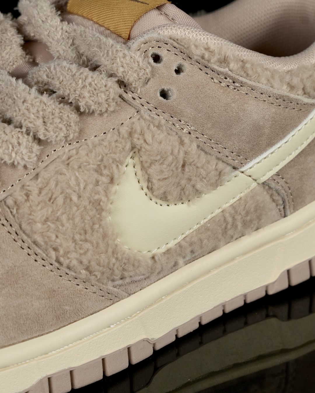 爆款新品‼️Labubu 定制款 跨越次元的美学 太妃糖糖 GB6675-006全鞋采用Dunk SB定