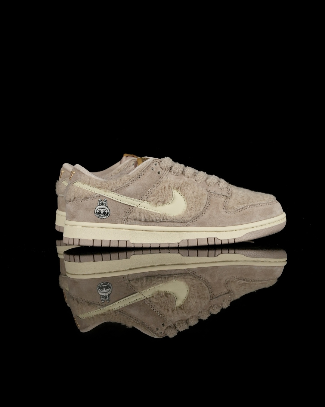 爆款新品‼️Labubu 定制款 跨越次元的美学 太妃糖糖 GB6675-006全鞋采用Dunk SB定