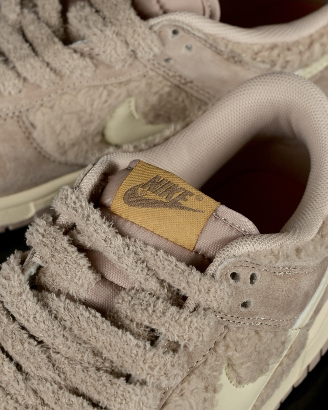 爆款新品‼️Labubu 定制款 跨越次元的美学 太妃糖糖 GB6675-006全鞋采用Dunk SB定