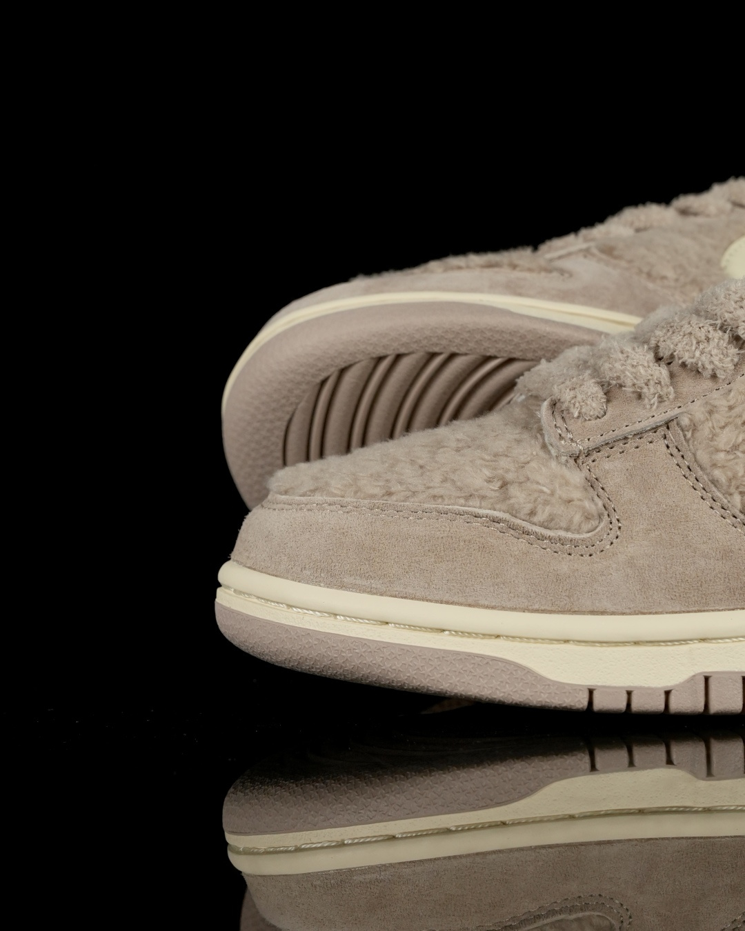 爆款新品‼️Labubu 定制款 跨越次元的美学 太妃糖糖 GB6675-006全鞋采用Dunk SB定