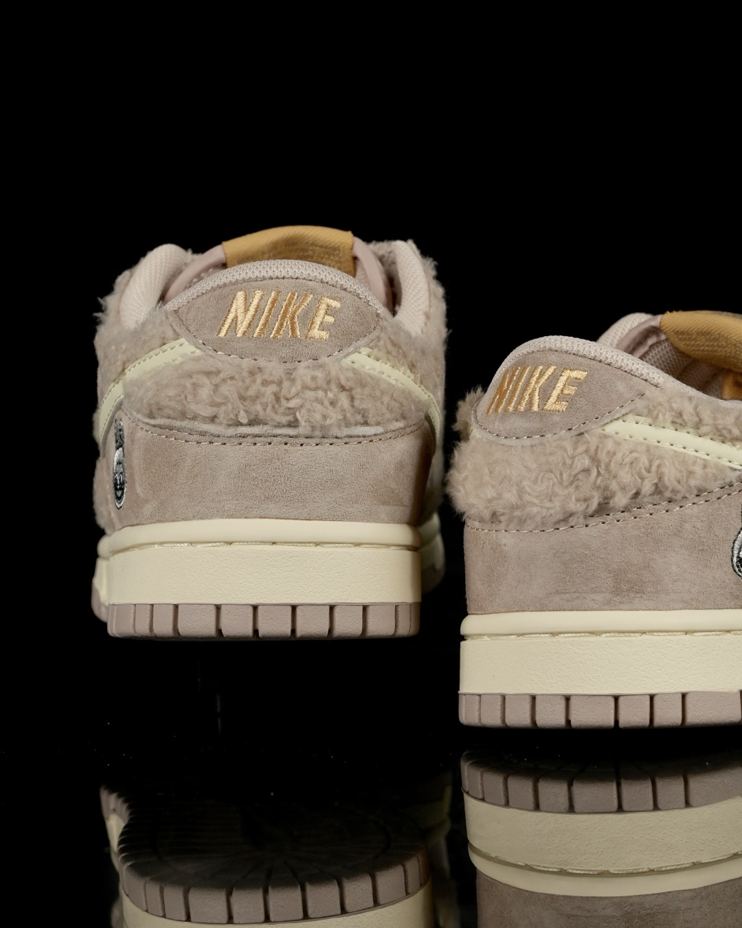 爆款新品‼️Labubu 定制款 跨越次元的美学 太妃糖糖 GB6675-006全鞋采用Dunk SB定