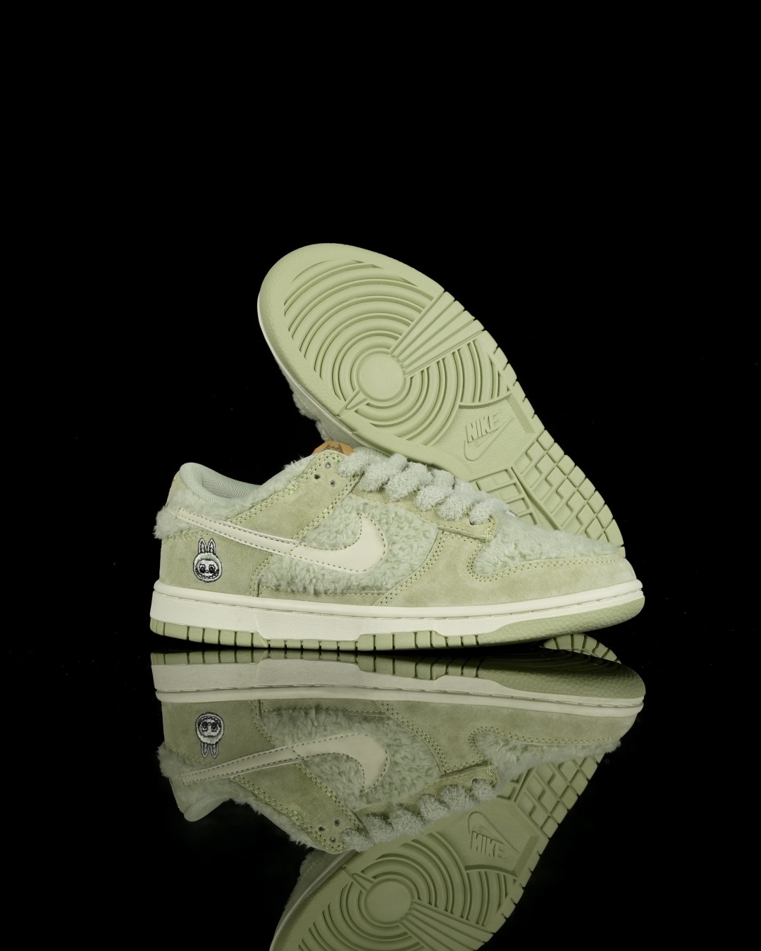 爆款新品‼️Labubu 定制款 跨越次元的美学 青提果果 GB6675-004全鞋采用Dunk SB定