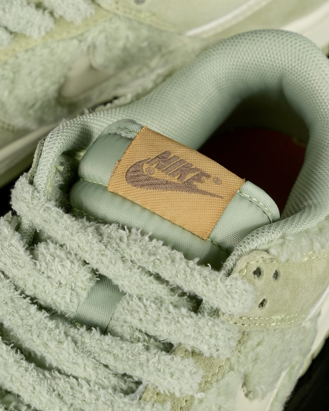 爆款新品‼️Labubu 定制款 跨越次元的美学 青提果果 GB6675-004全鞋采用Dunk SB定