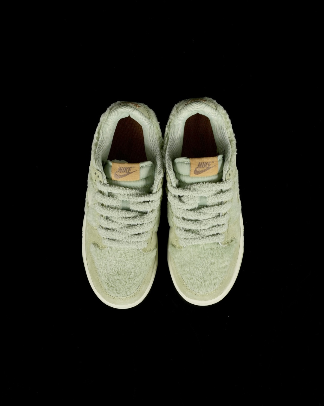 爆款新品‼️Labubu 定制款 跨越次元的美学 青提果果 GB6675-004全鞋采用Dunk SB定