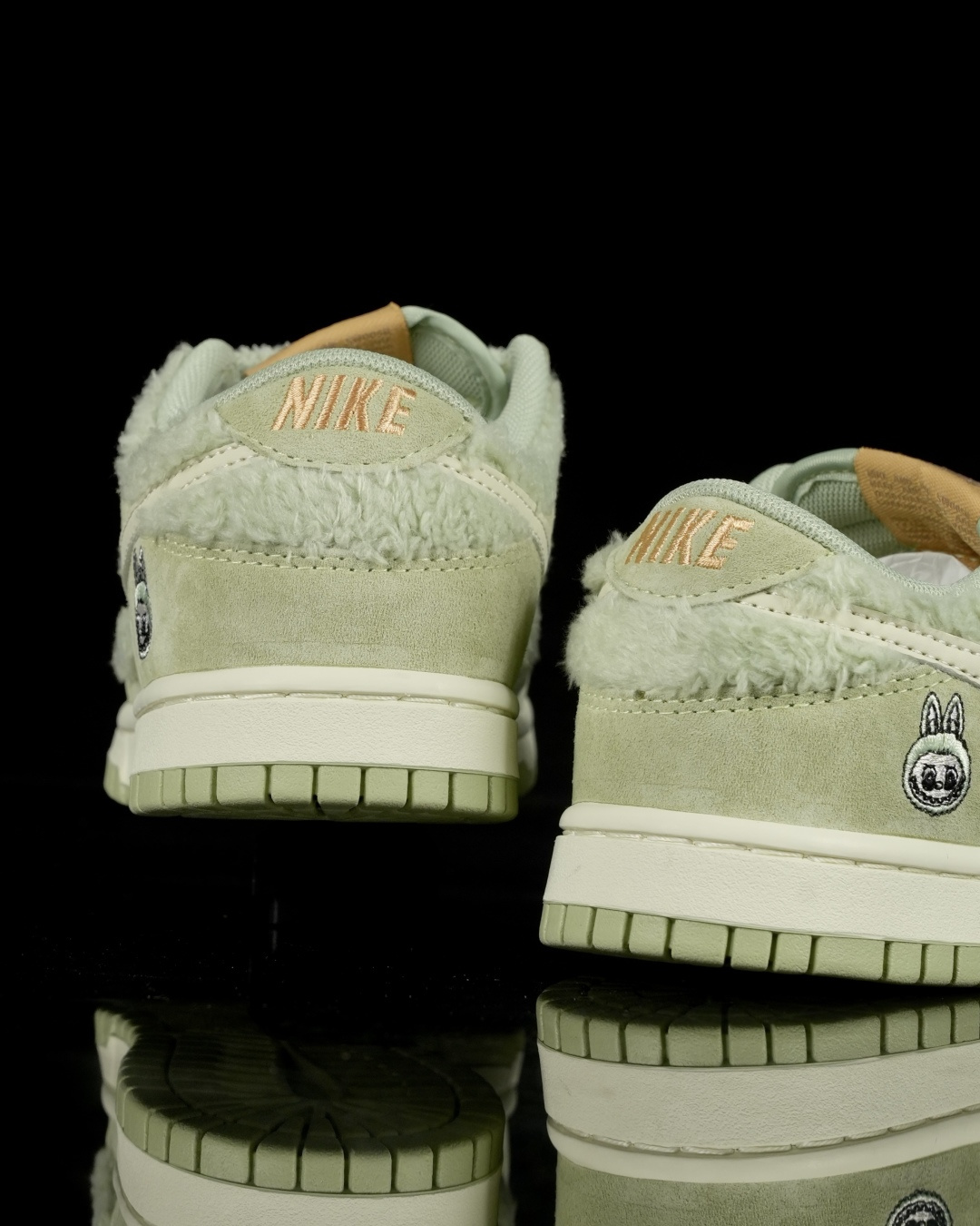 爆款新品‼️Labubu 定制款 跨越次元的美学 青提果果 GB6675-004全鞋采用Dunk SB定