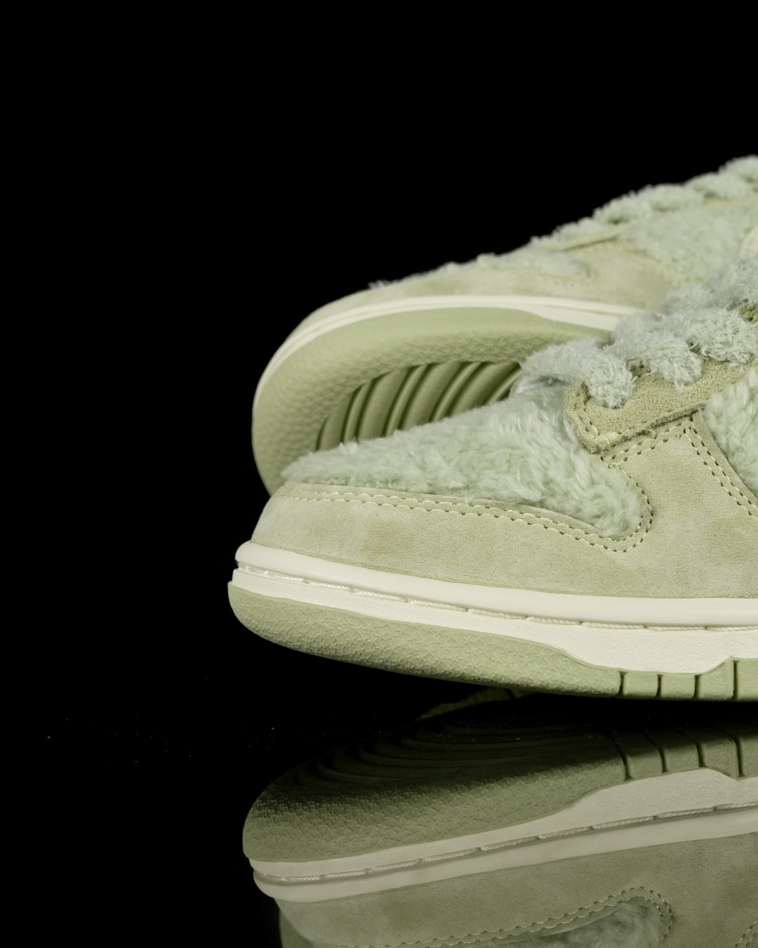 爆款新品‼️Labubu 定制款 跨越次元的美学 青提果果 GB6675-004全鞋采用Dunk SB定