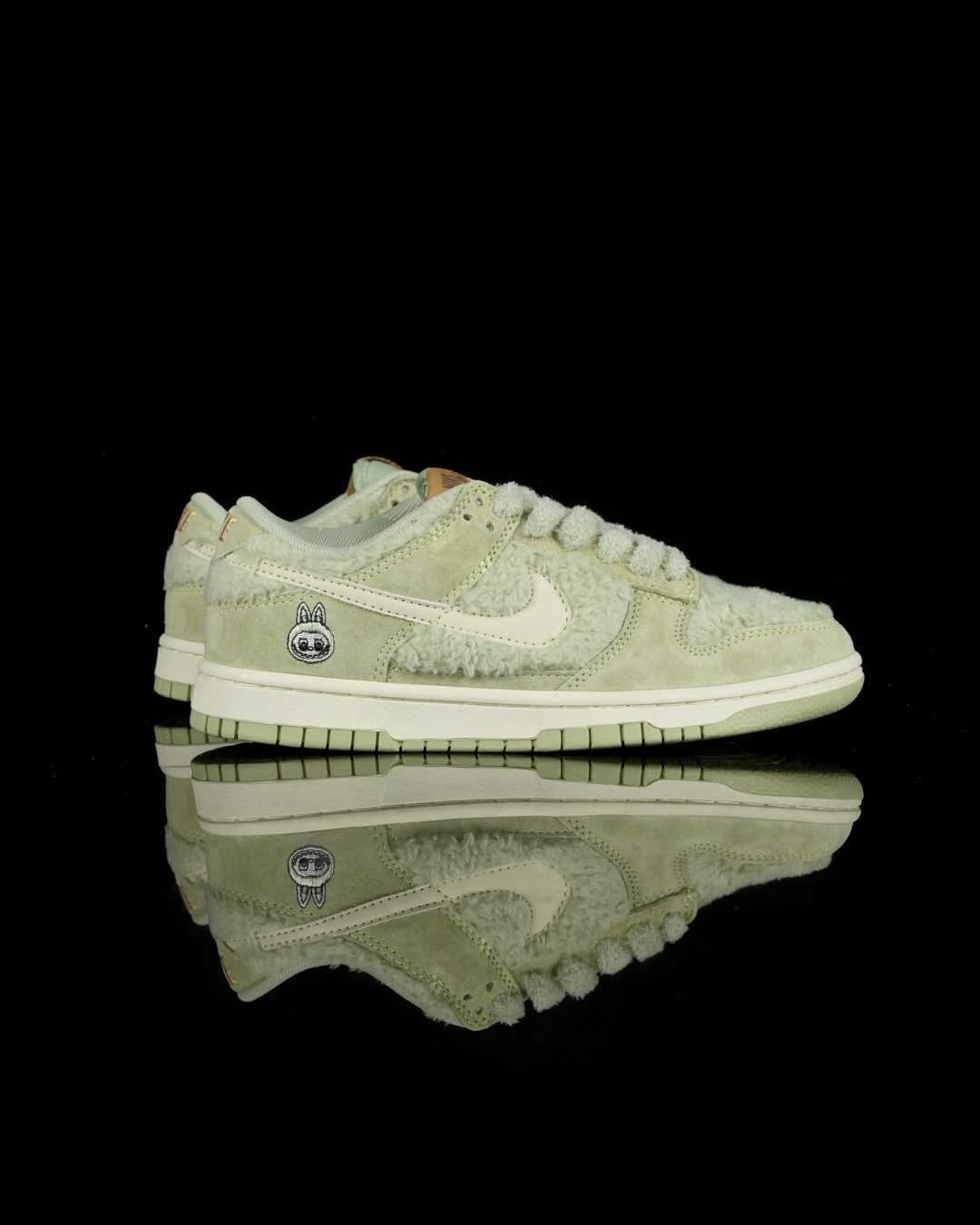 爆款新品‼️Labubu 定制款 跨越次元的美学 青提果果 GB6675-004全鞋采用Dunk SB定