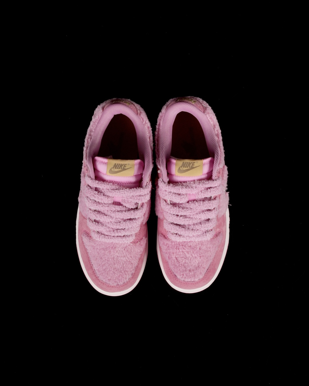 爆款新品‼️Labubu 定制款 跨越次元的美学 荔枝莓莓 GB6675-003全鞋采用Dunk SB定