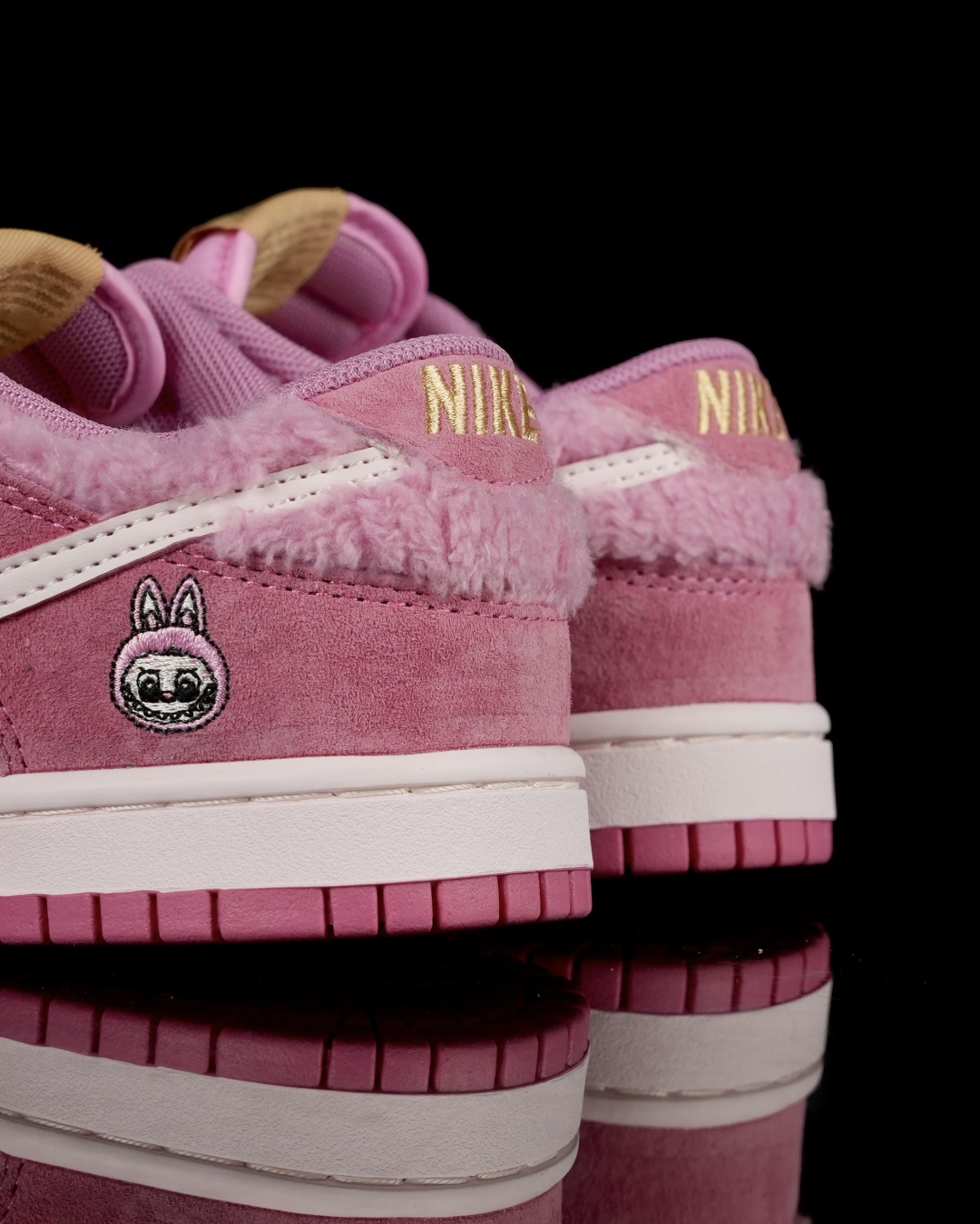 爆款新品‼️Labubu 定制款 跨越次元的美学 荔枝莓莓 GB6675-003全鞋采用Dunk SB定