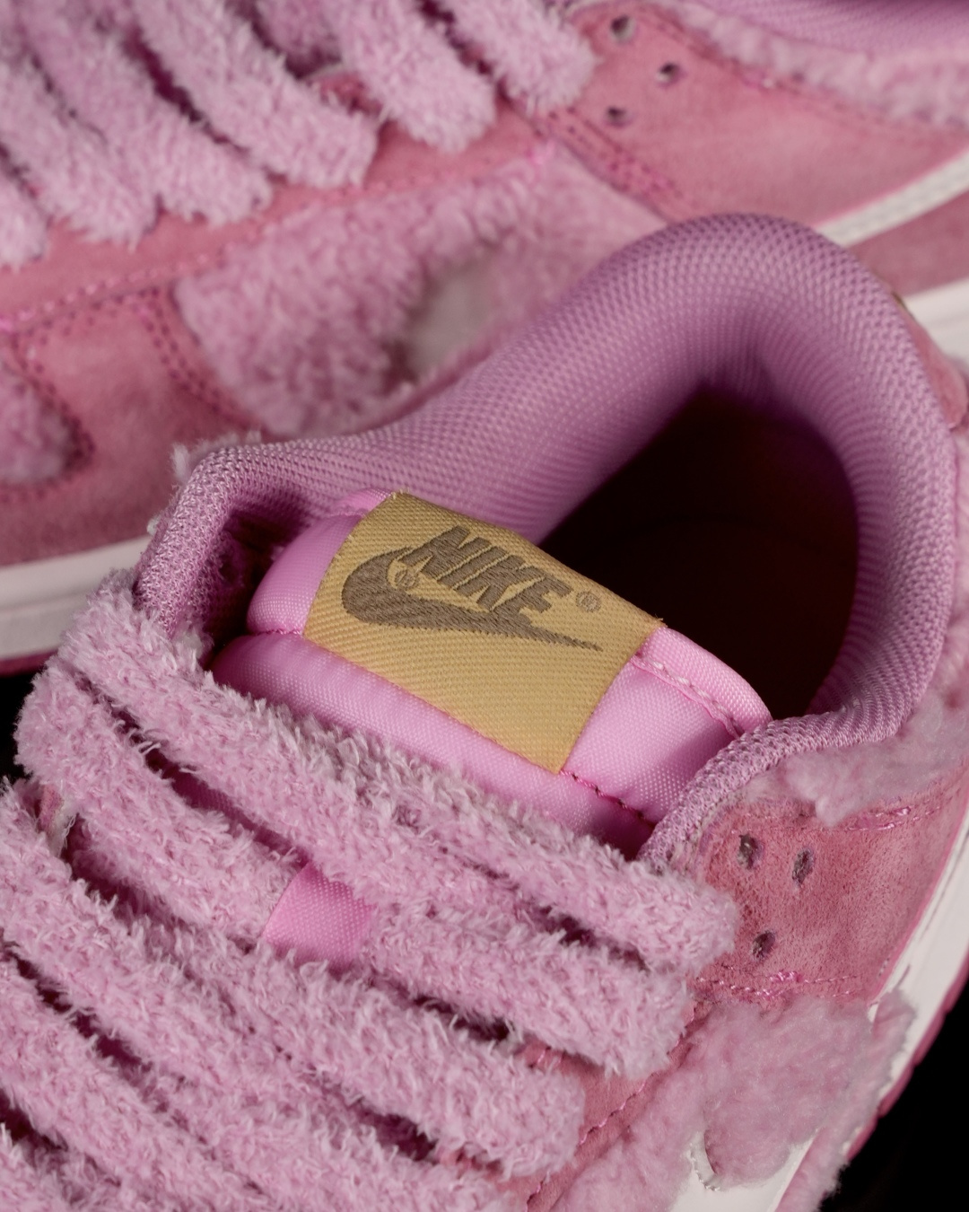 爆款新品‼️Labubu 定制款 跨越次元的美学 荔枝莓莓 GB6675-003全鞋采用Dunk SB定