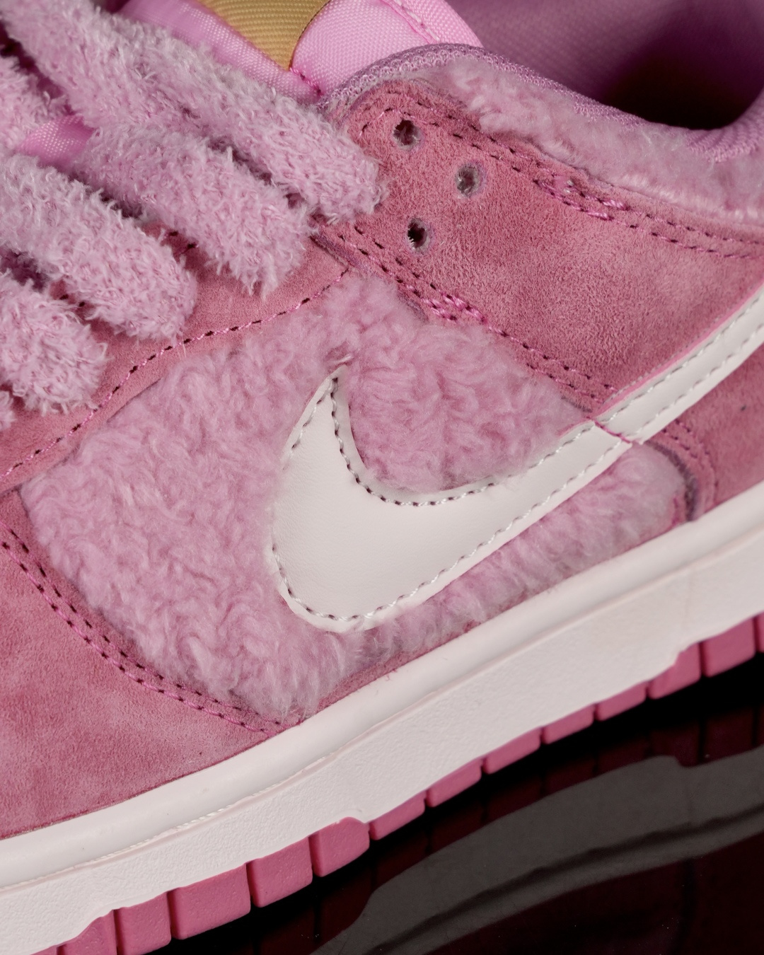 爆款新品‼️Labubu 定制款 跨越次元的美学 荔枝莓莓 GB6675-003全鞋采用Dunk SB定