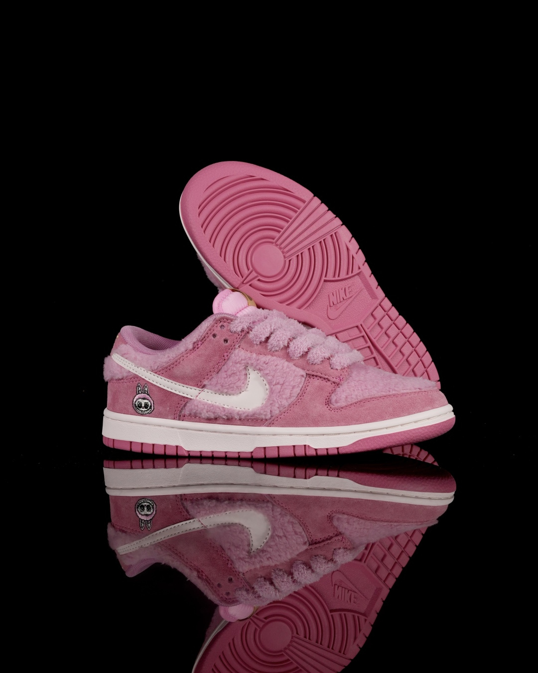 爆款新品‼️Labubu 定制款 跨越次元的美学 荔枝莓莓 GB6675-003全鞋采用Dunk SB定