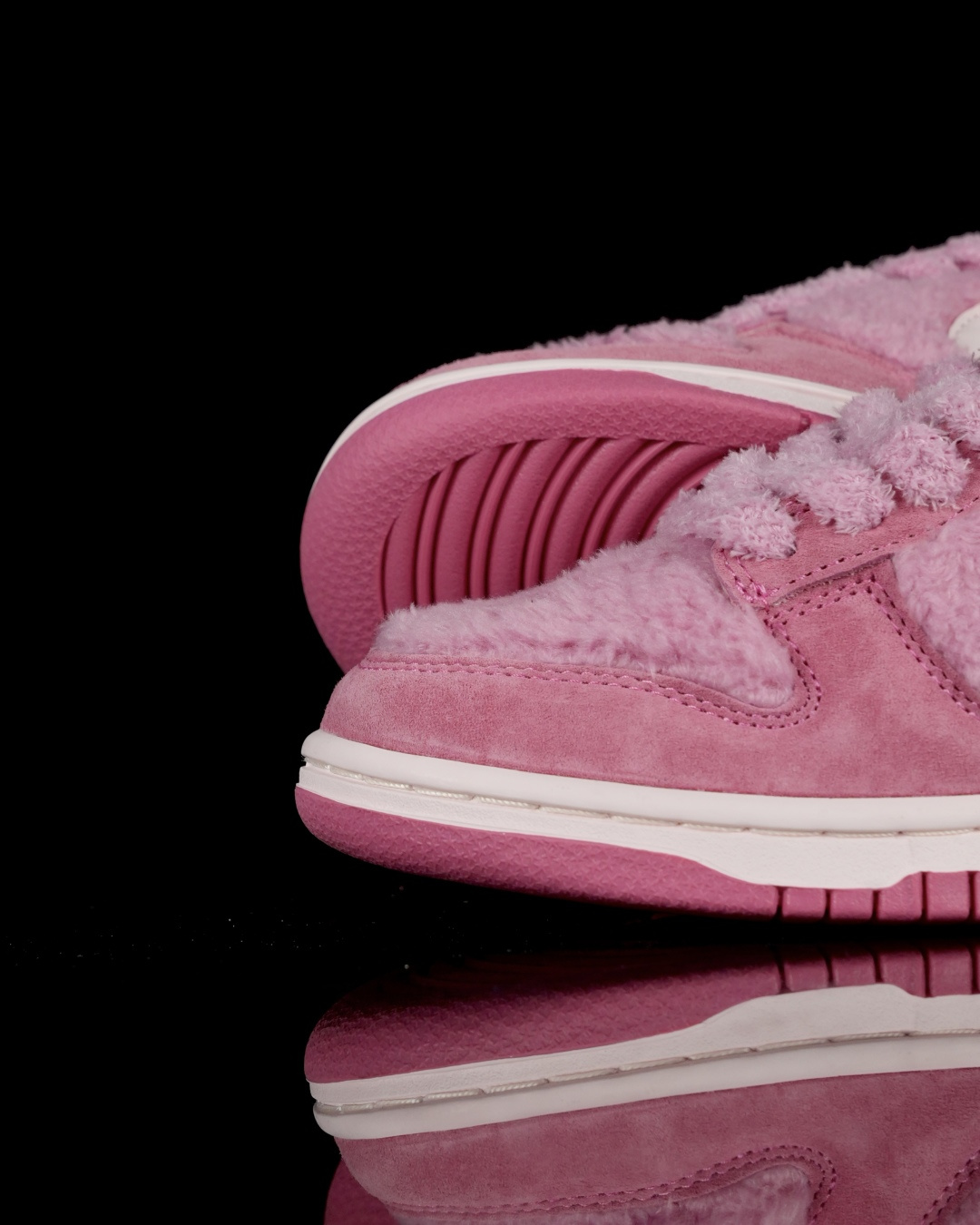 爆款新品‼️Labubu 定制款 跨越次元的美学 荔枝莓莓 GB6675-003全鞋采用Dunk SB定