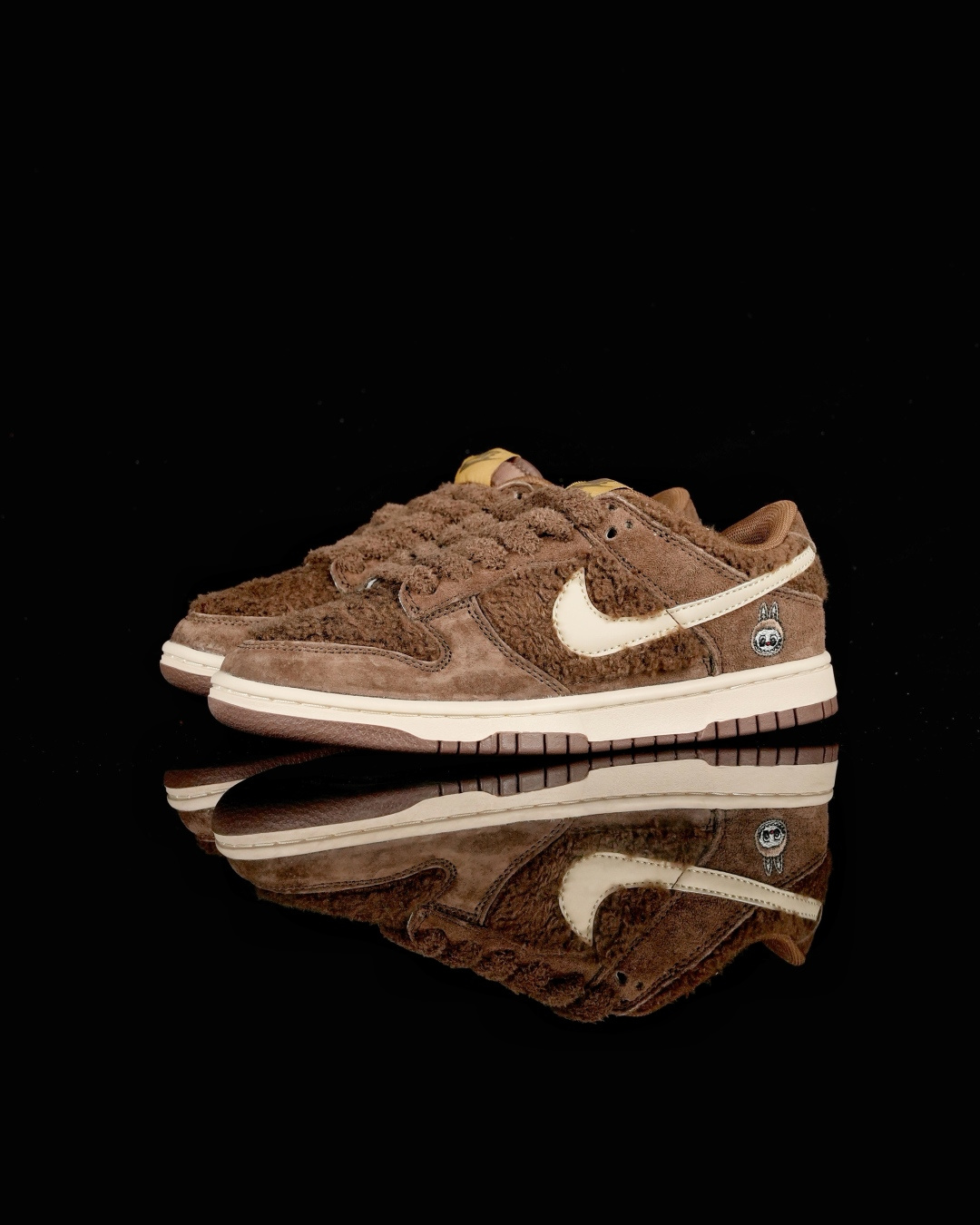 爆款新品‼️Labubu 定制款 跨越次元的美学 栗子可可 GB6675-001全鞋采用Dunk SB定