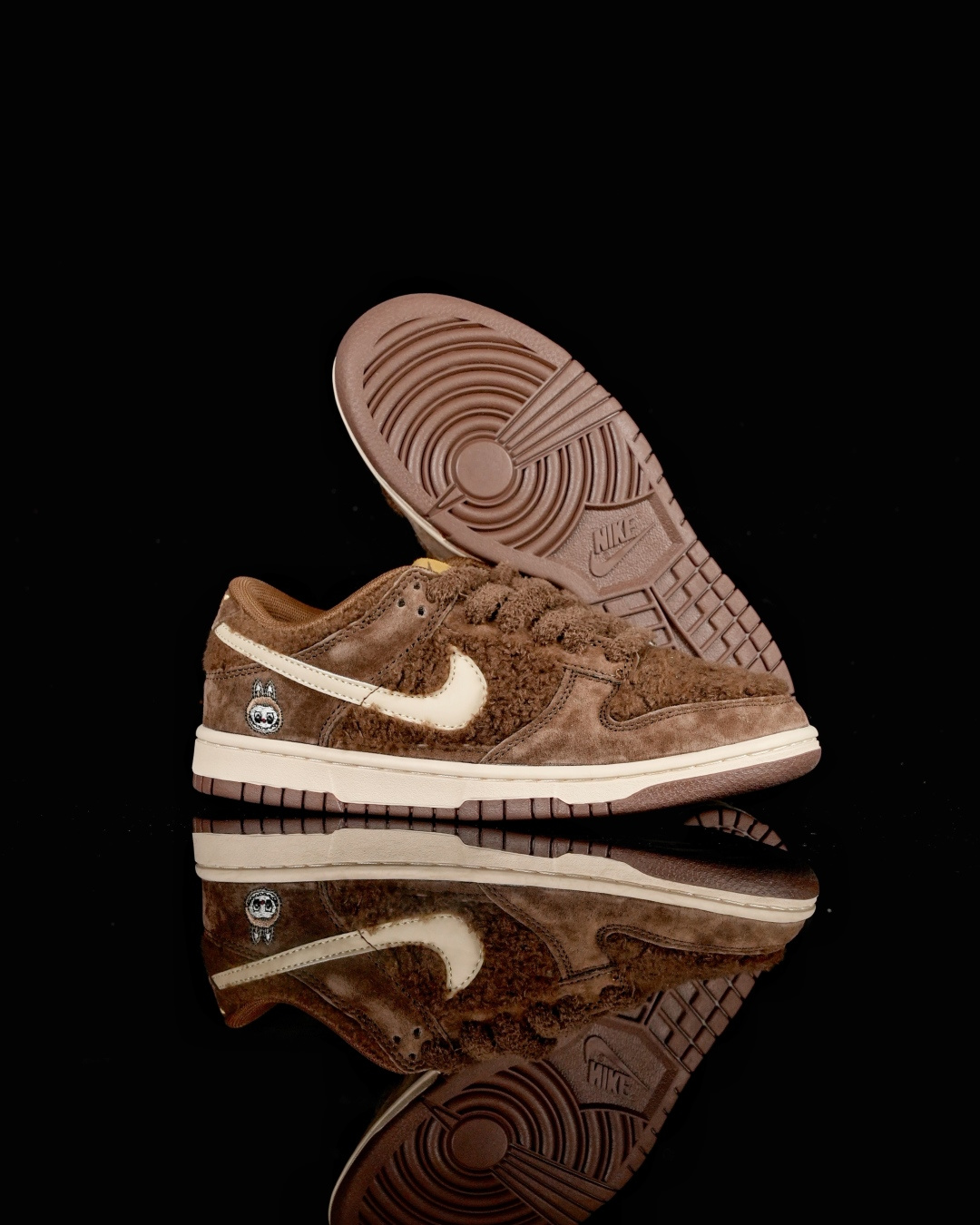 爆款新品‼️Labubu 定制款 跨越次元的美学 栗子可可 GB6675-001全鞋采用Dunk SB定