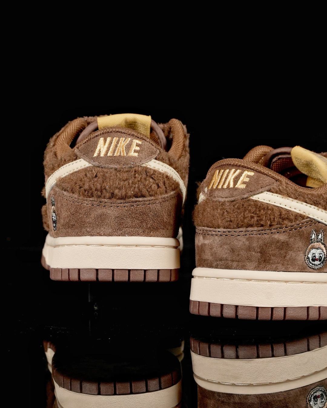 爆款新品‼️Labubu 定制款 跨越次元的美学 栗子可可 GB6675-001全鞋采用Dunk SB定