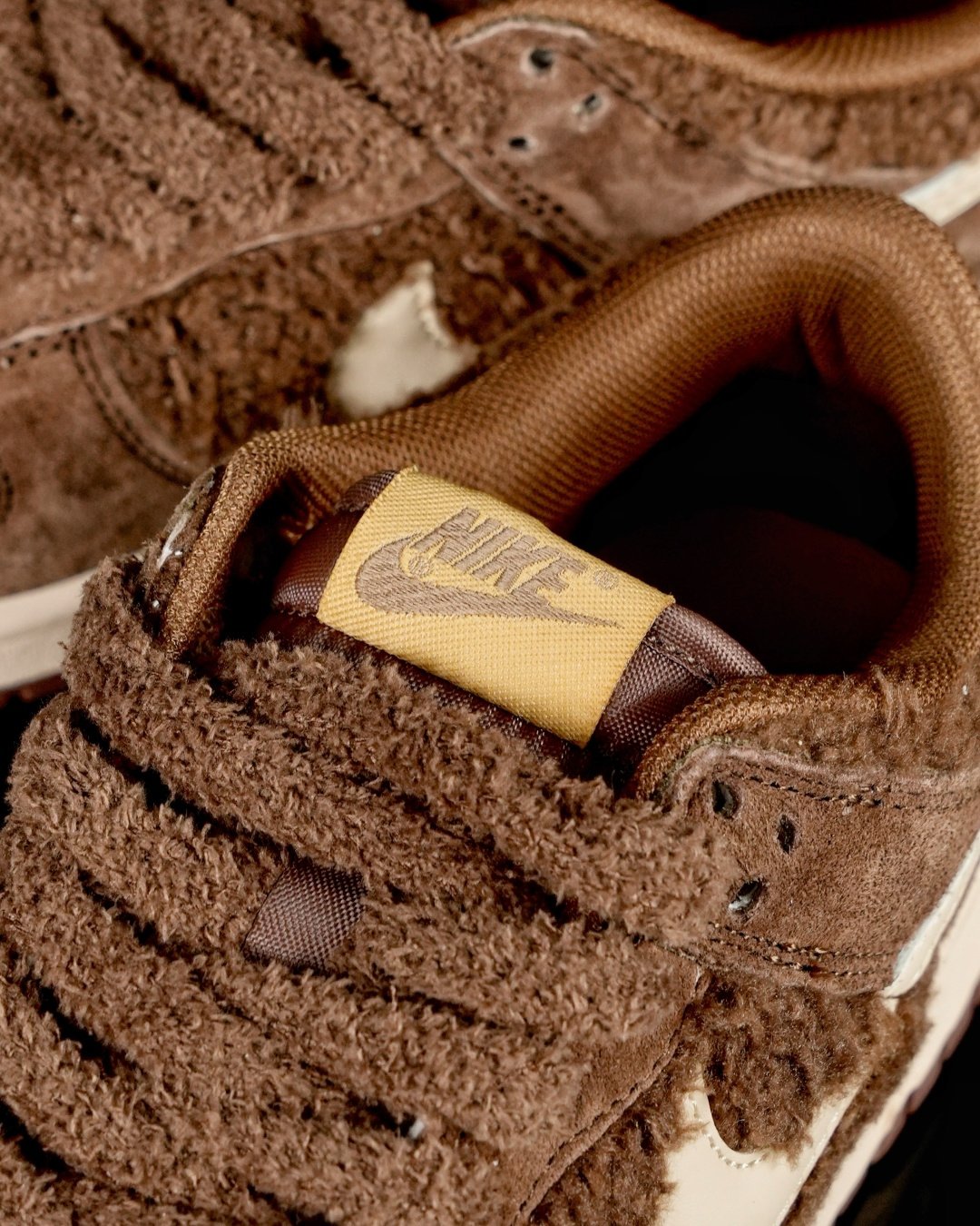 爆款新品‼️Labubu 定制款 跨越次元的美学 栗子可可 GB6675-001全鞋采用Dunk SB定