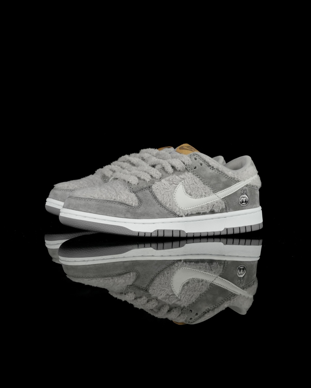 爆款新品‼️Labubu 定制款 跨越次元的美学 芝麻豆豆 GB6675-007全鞋采用Dunk SB定