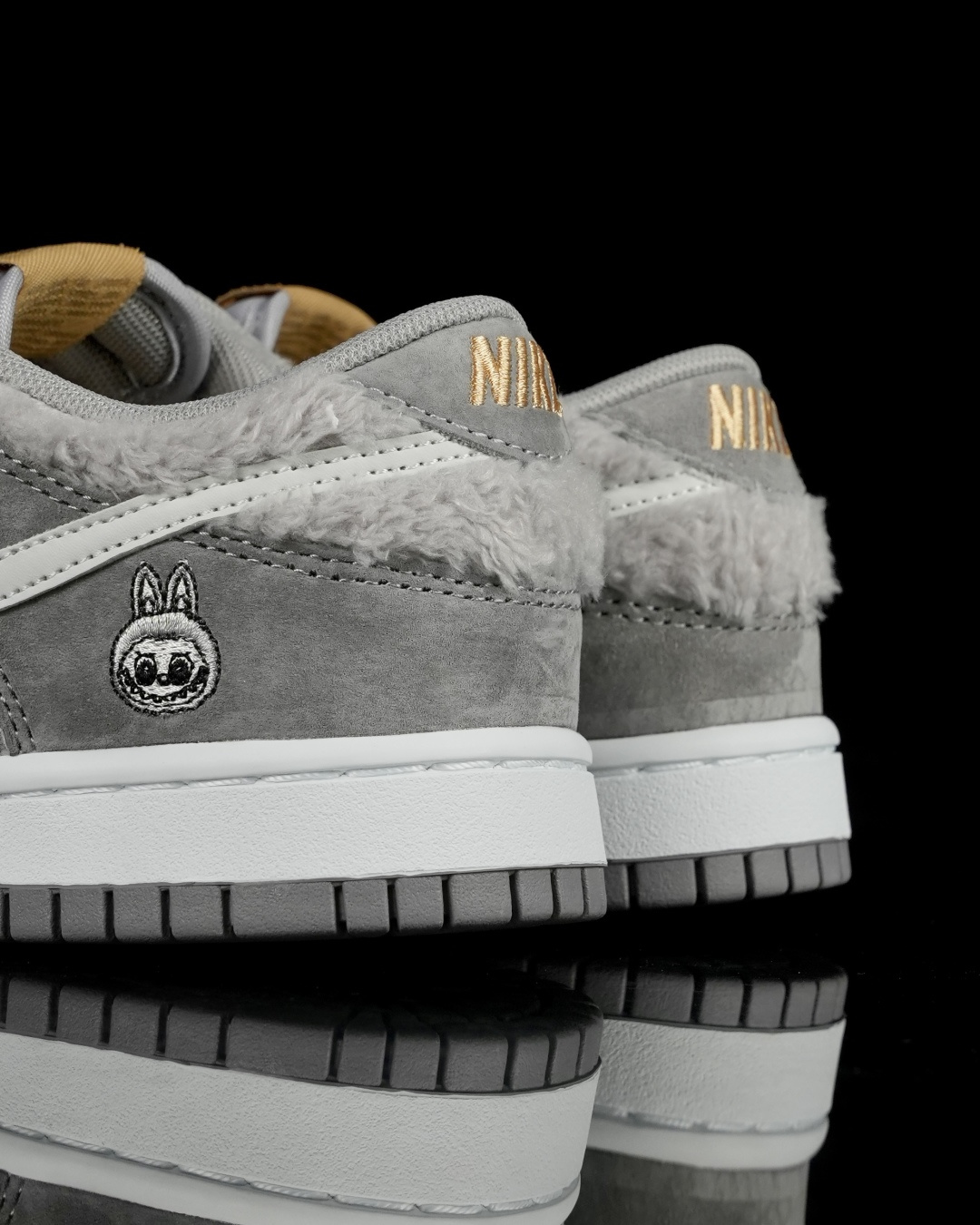 爆款新品‼️Labubu 定制款 跨越次元的美学 芝麻豆豆 GB6675-007全鞋采用Dunk SB定