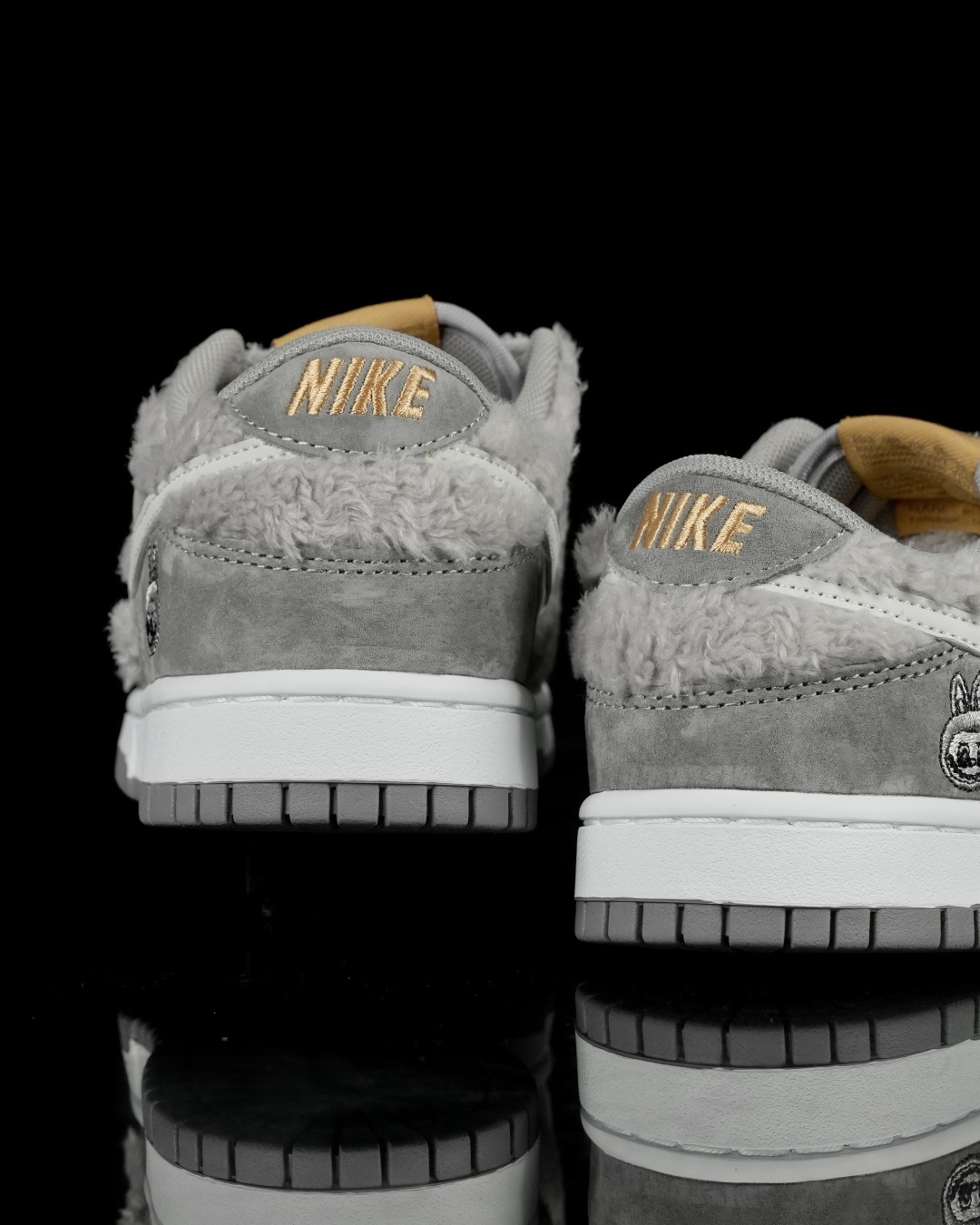 爆款新品‼️Labubu 定制款 跨越次元的美学 芝麻豆豆 GB6675-007全鞋采用Dunk SB定