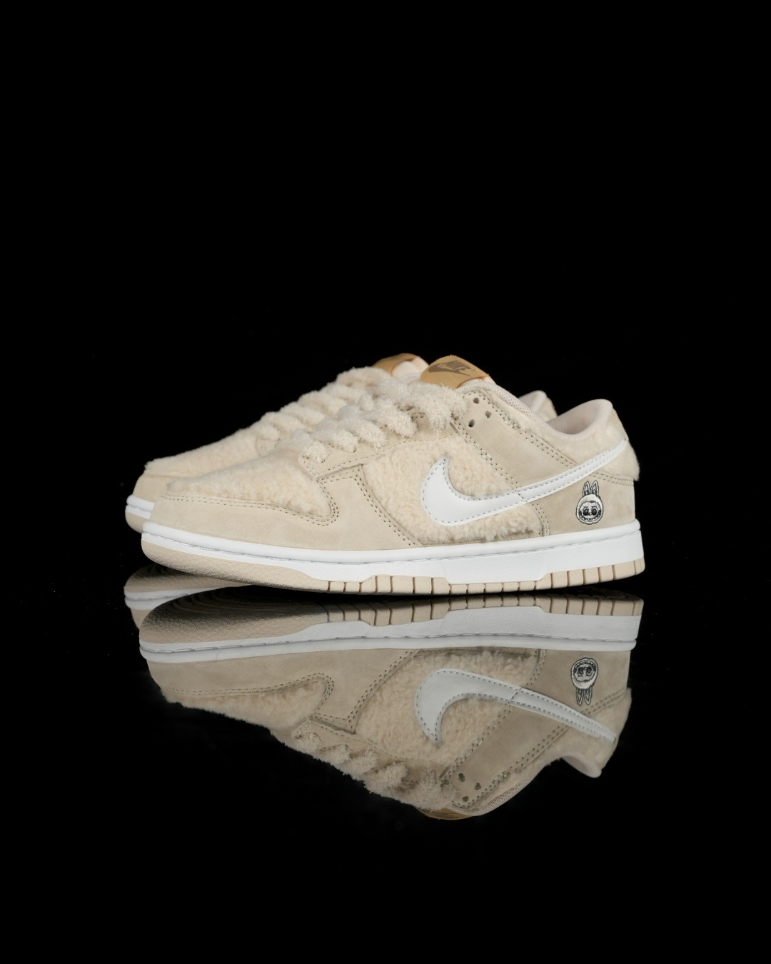 爆款新品‼️Labubu 定制款 跨越次元的美学 豆乳多多 GB6675-002全鞋采用Dunk SB定