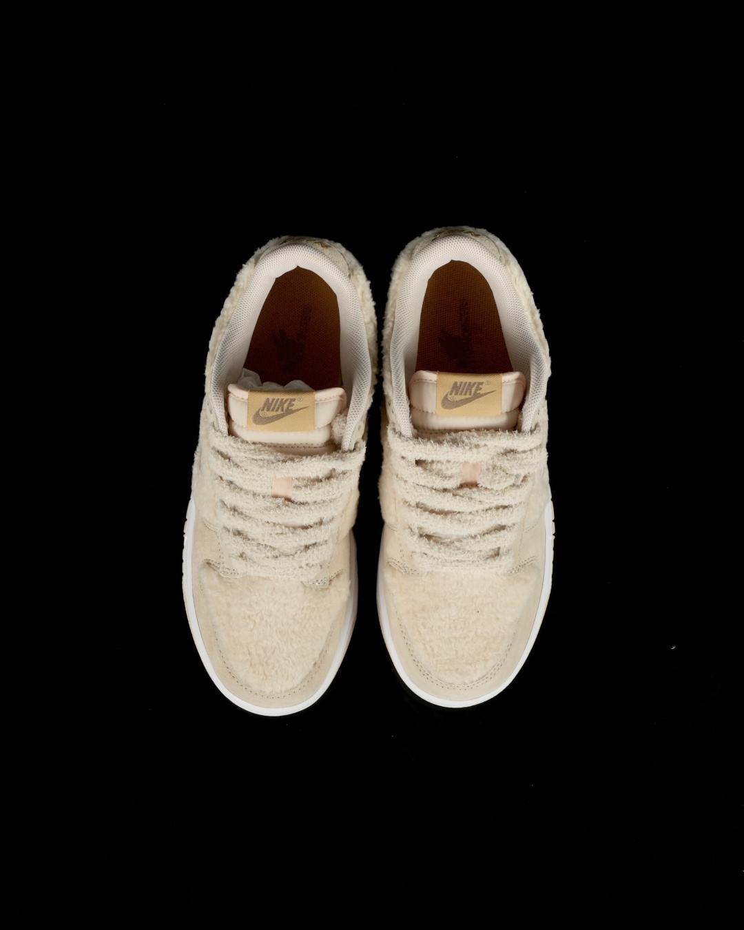 爆款新品‼️Labubu 定制款 跨越次元的美学 豆乳多多 GB6675-002全鞋采用Dunk SB定