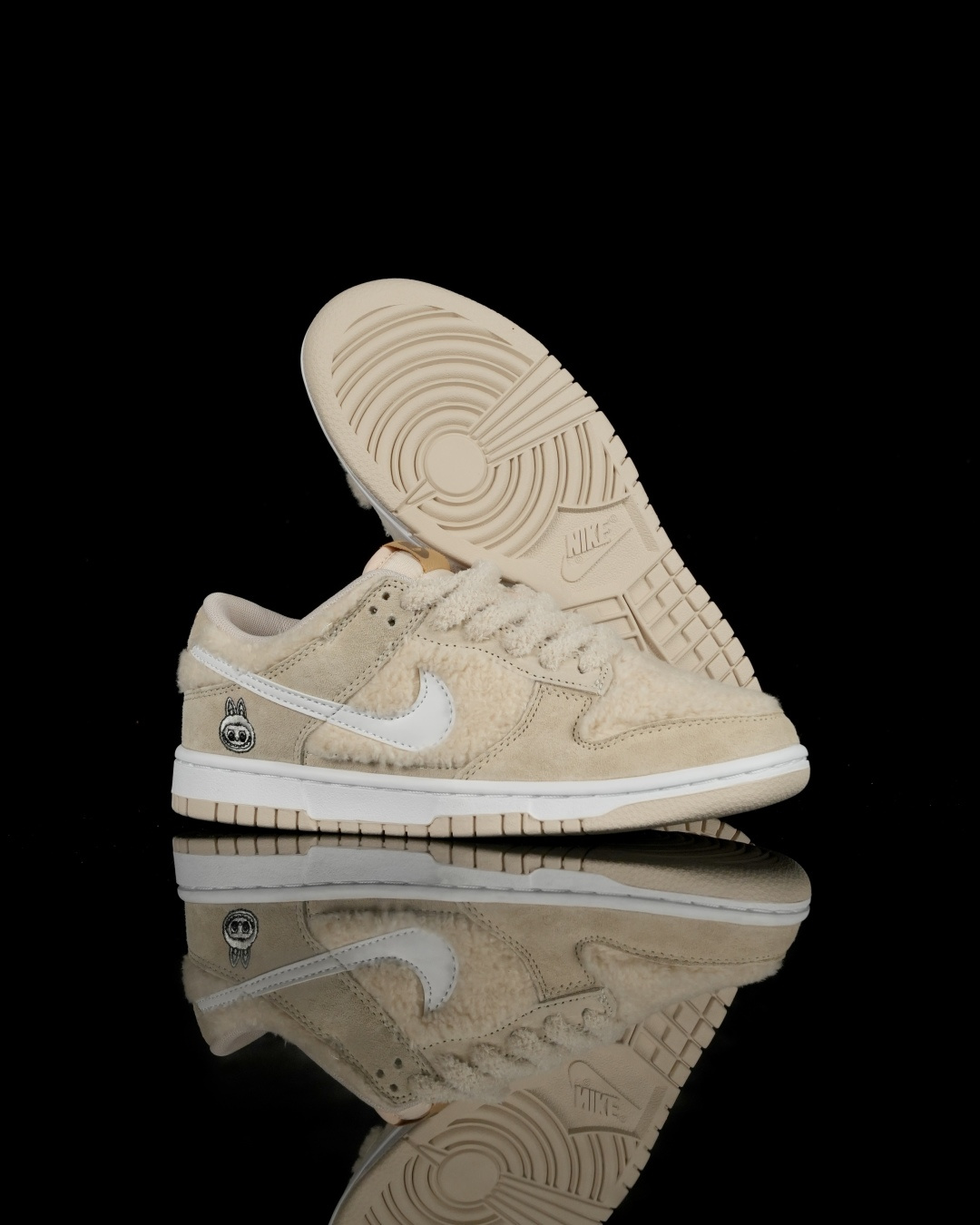 爆款新品‼️Labubu 定制款 跨越次元的美学 豆乳多多 GB6675-002全鞋采用Dunk SB定