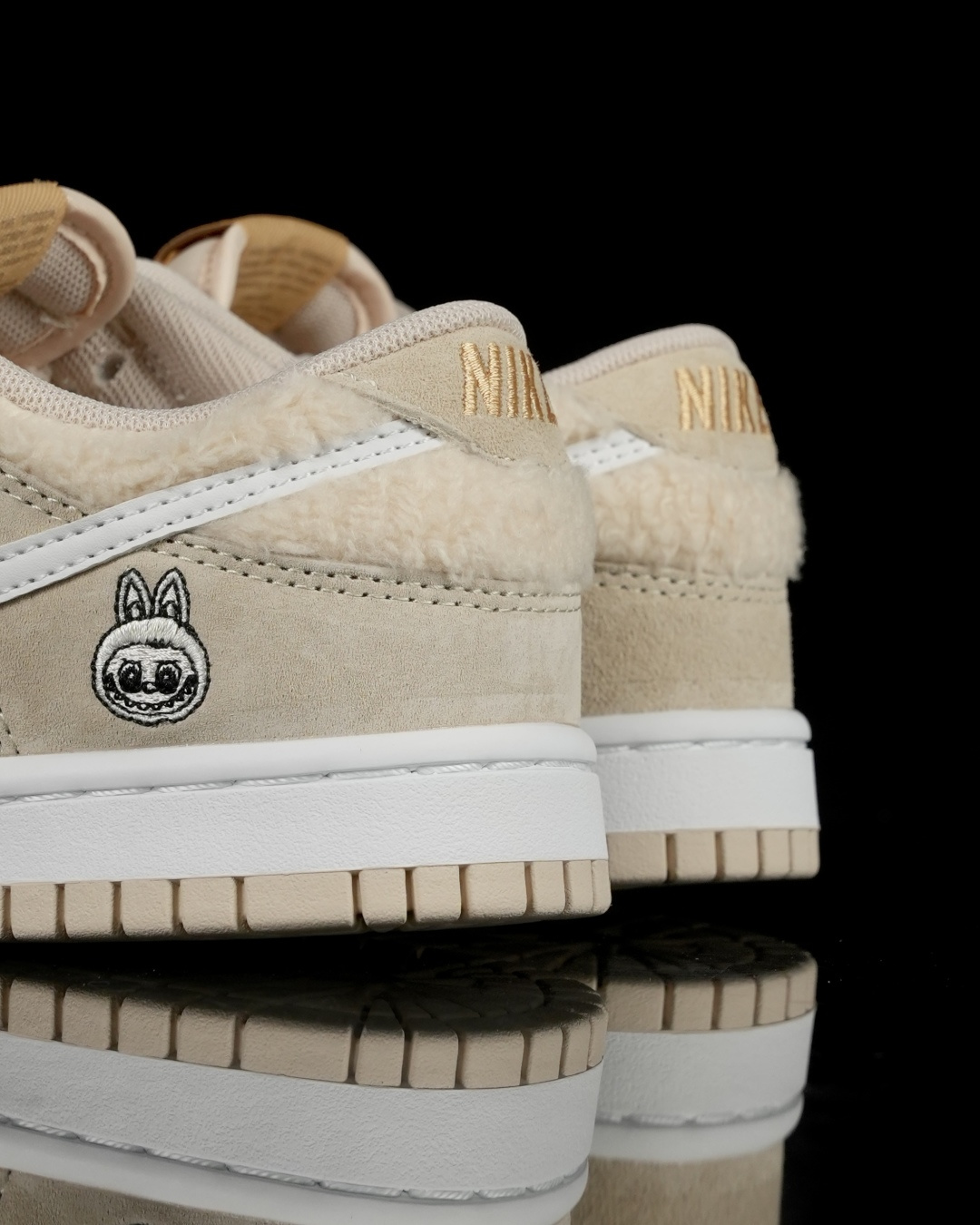 爆款新品‼️Labubu 定制款 跨越次元的美学 豆乳多多 GB6675-002全鞋采用Dunk SB定