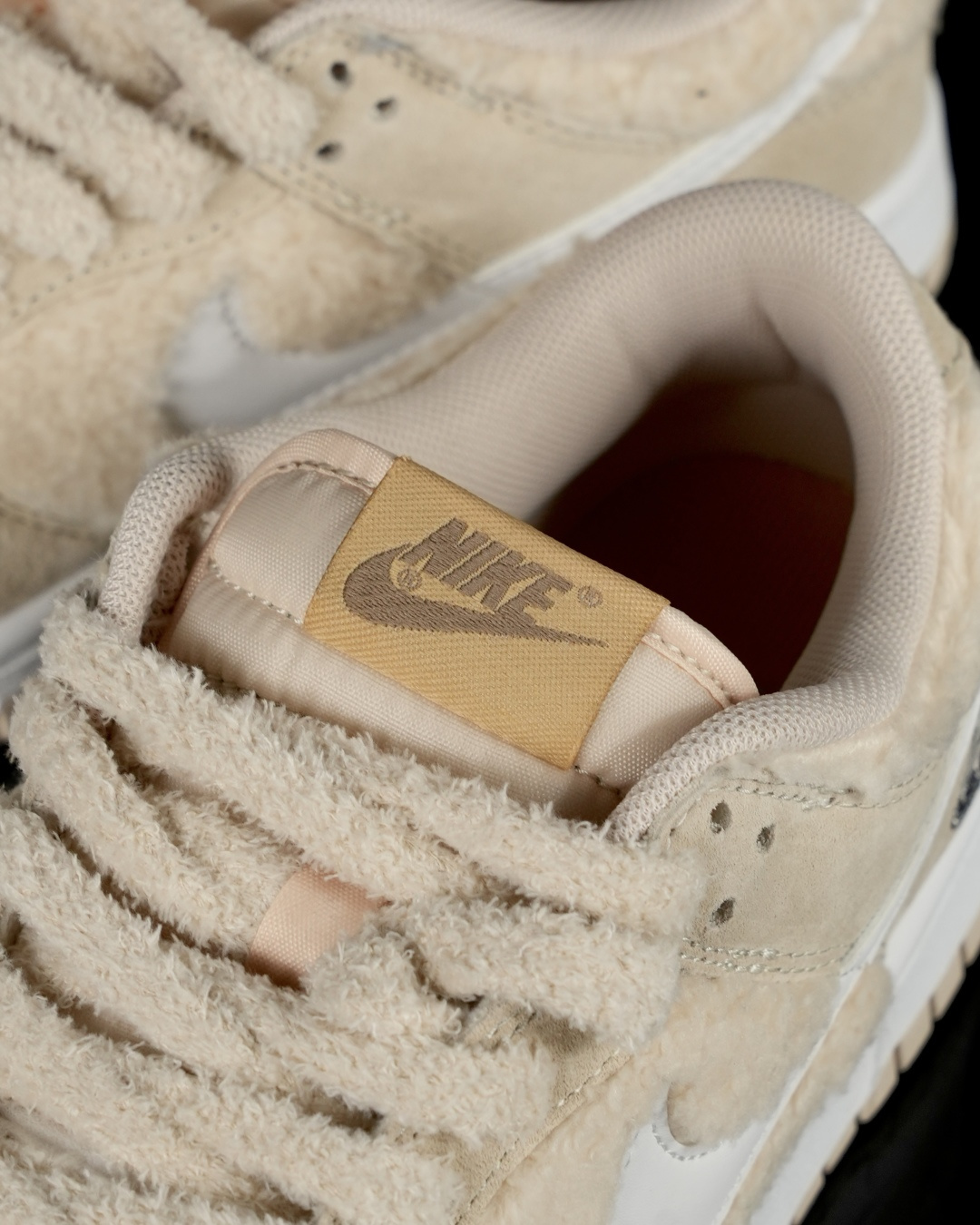 爆款新品‼️Labubu 定制款 跨越次元的美学 豆乳多多 GB6675-002全鞋采用Dunk SB定