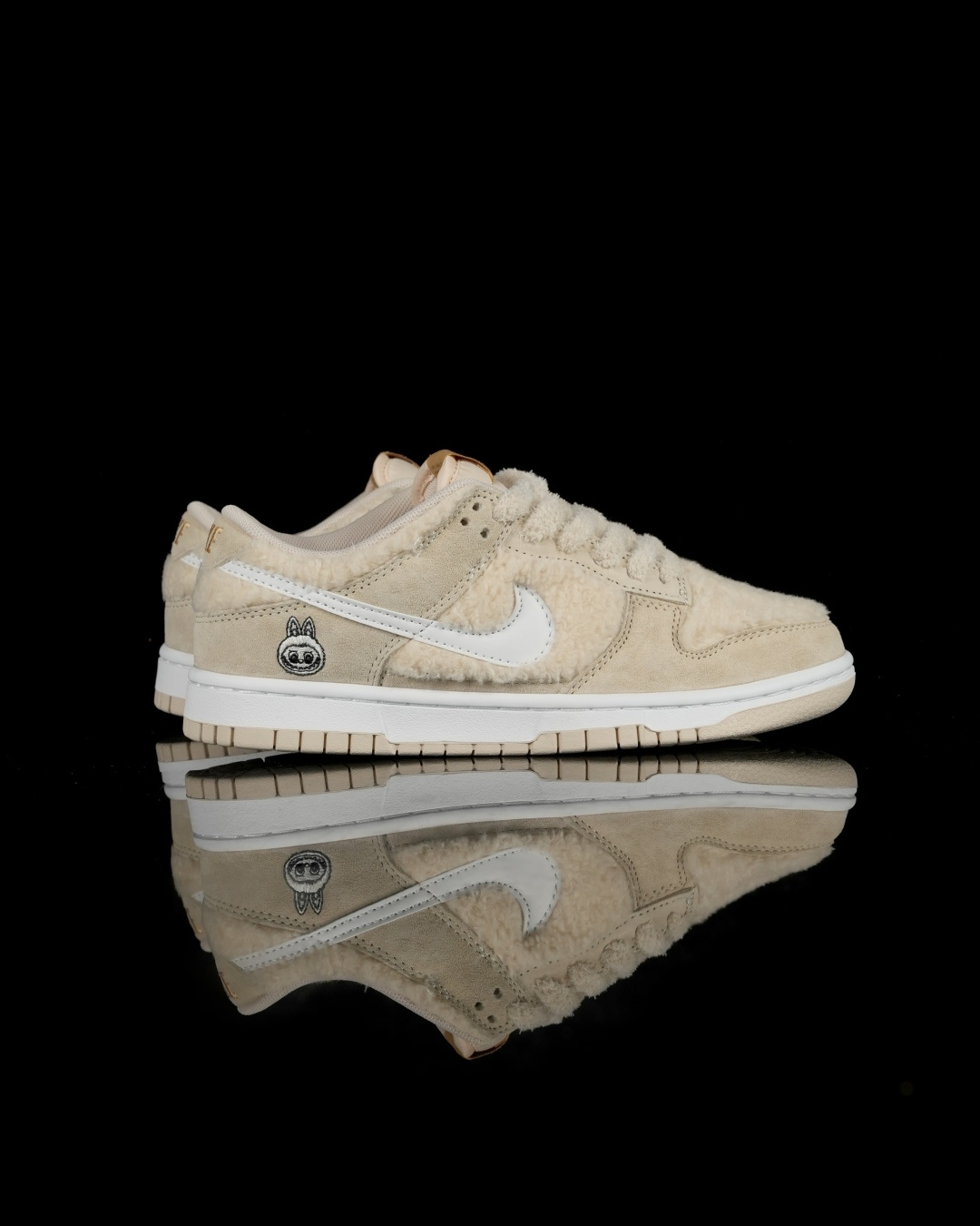 爆款新品‼️Labubu 定制款 跨越次元的美学 豆乳多多 GB6675-002全鞋采用Dunk SB定