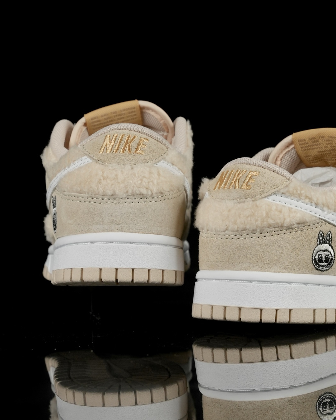 爆款新品‼️Labubu 定制款 跨越次元的美学 豆乳多多 GB6675-002全鞋采用Dunk SB定