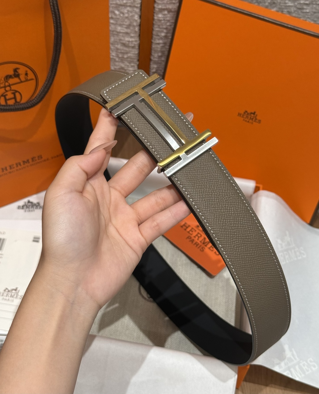 루이비통 H 버클 리버시블 가죽 벨트 38MM 상세 이미지 4