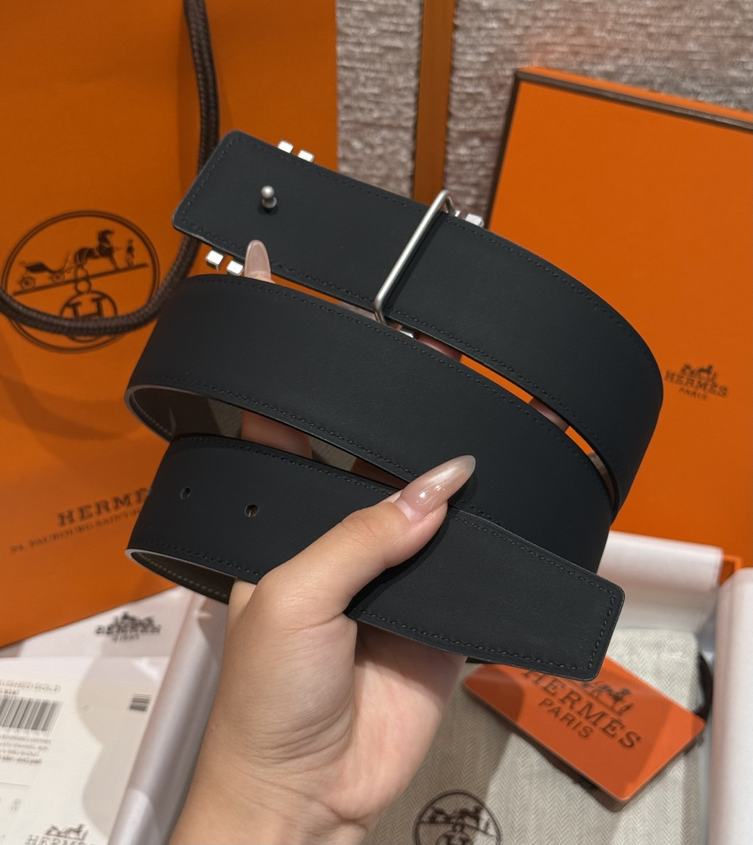 루이비통 H 버클 리버시블 가죽 벨트 38MM 상세 이미지 5