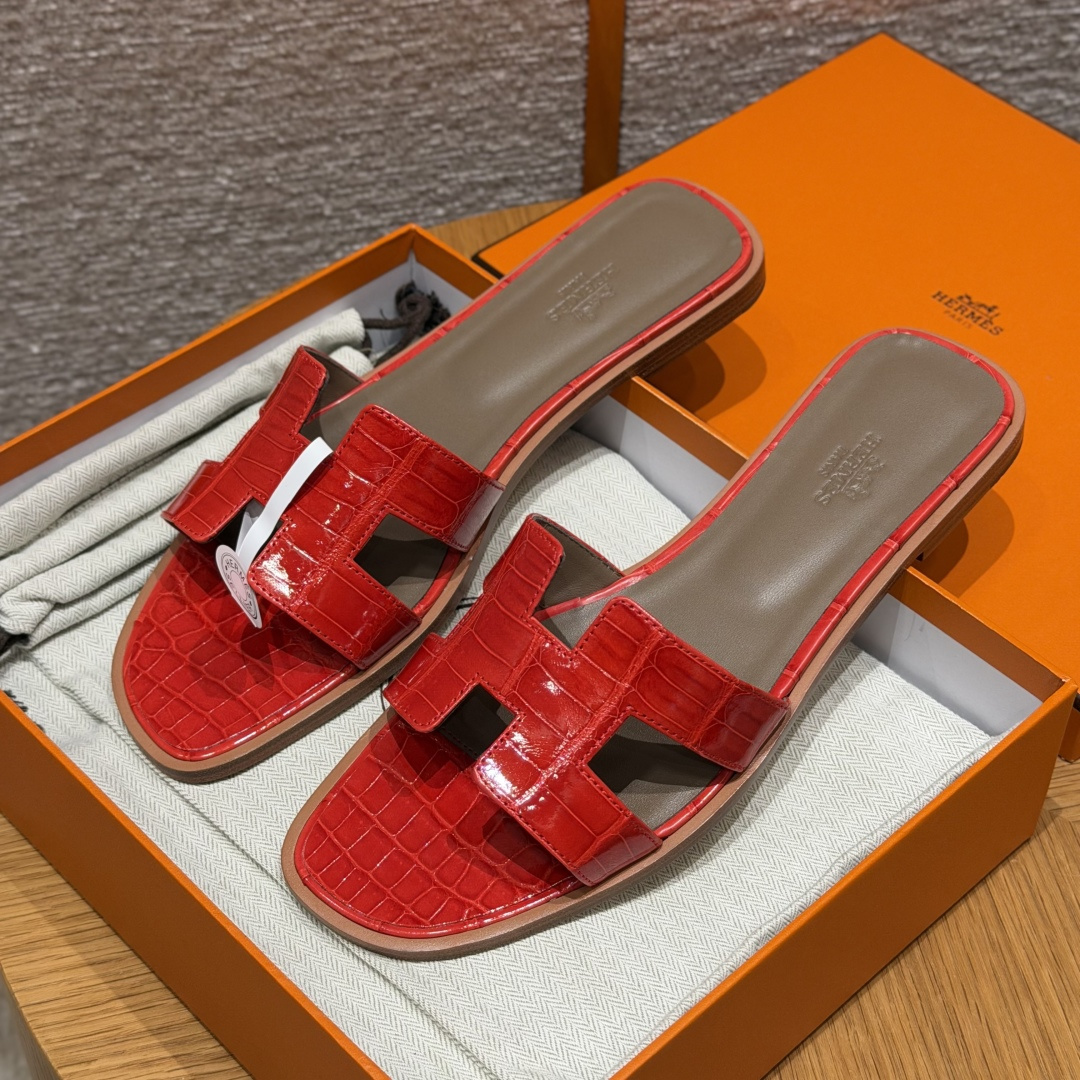 HERMES 🐊 Oran サンダル レディース トングサンダル 春秋用 ファッション 定番 クロコダイルレザー 希少レザー