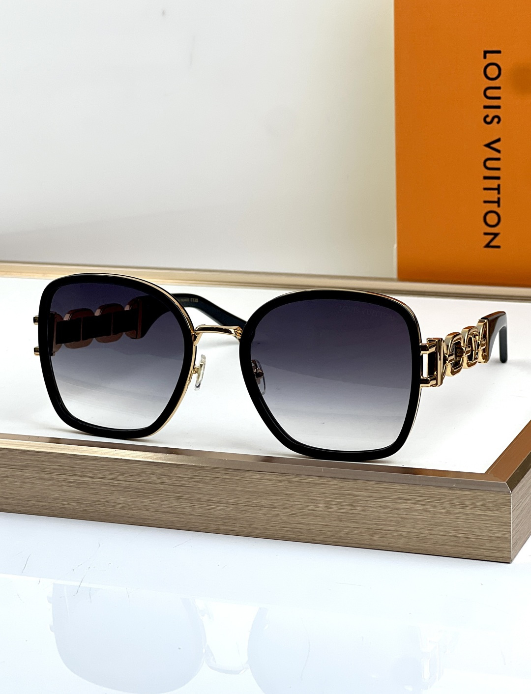Louis Vuitton LOUIS VUITTO*