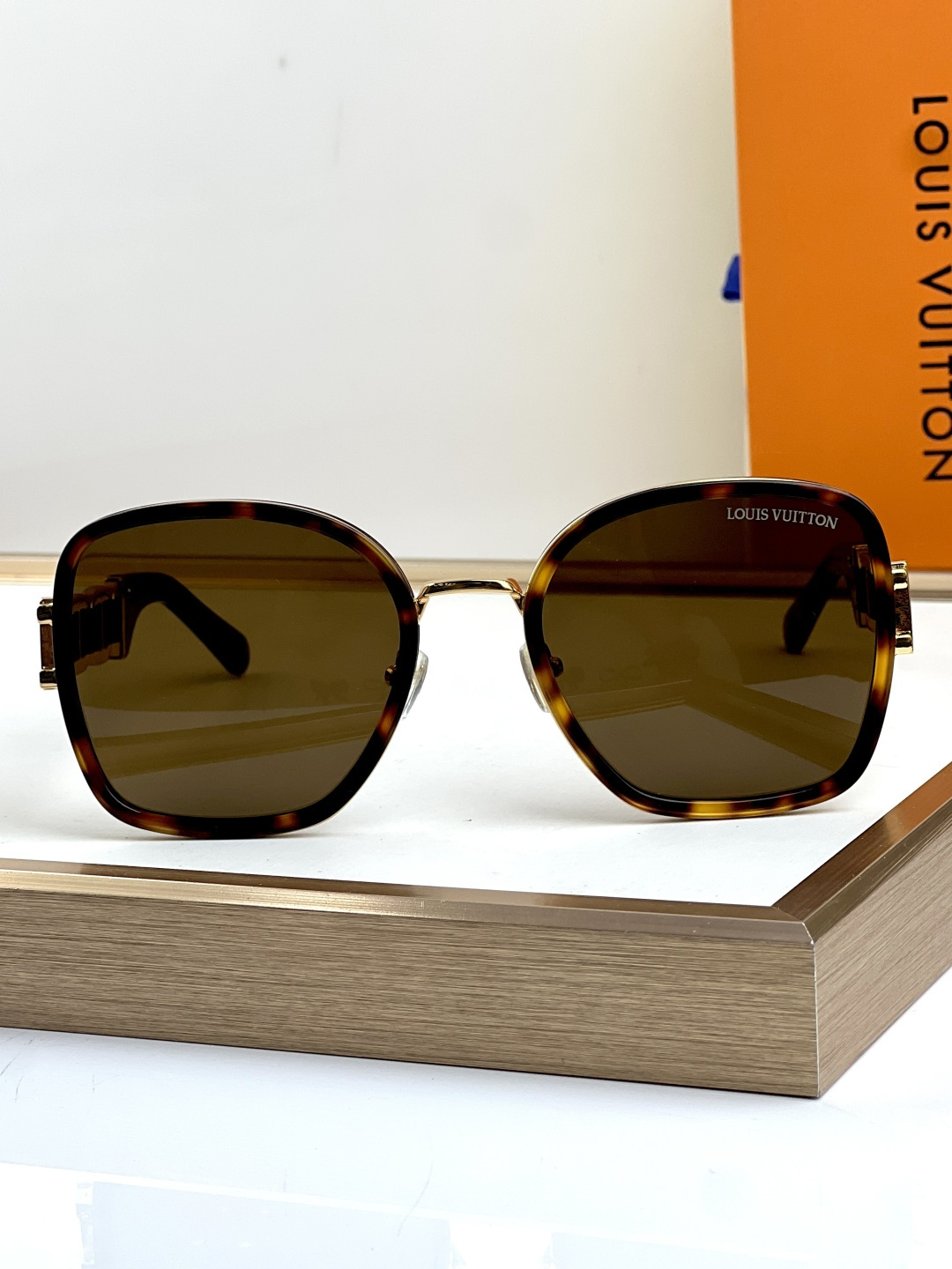 Louis Vuitton LOUIS VUITTO*
