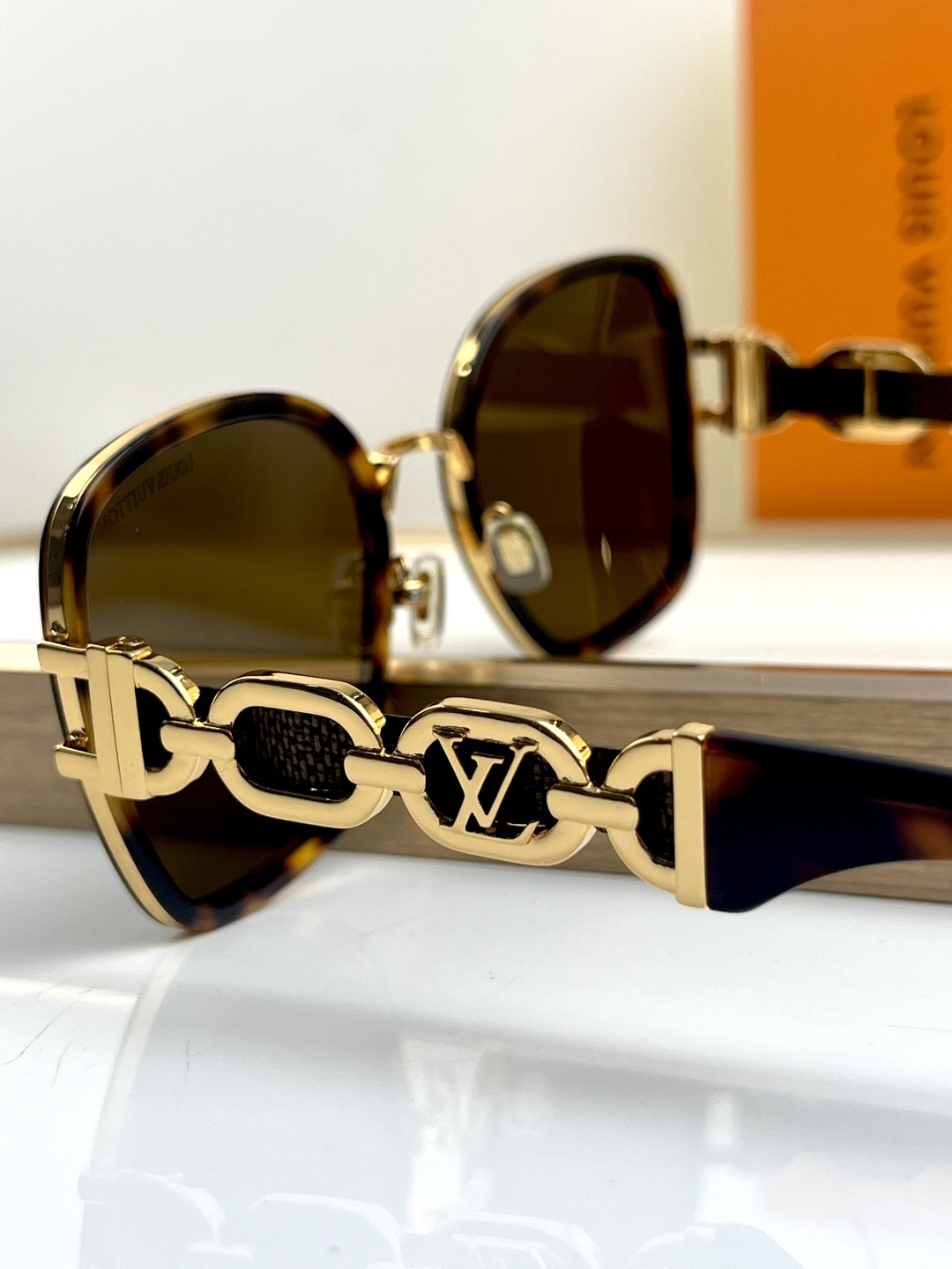 Louis Vuitton LOUIS VUITTO*