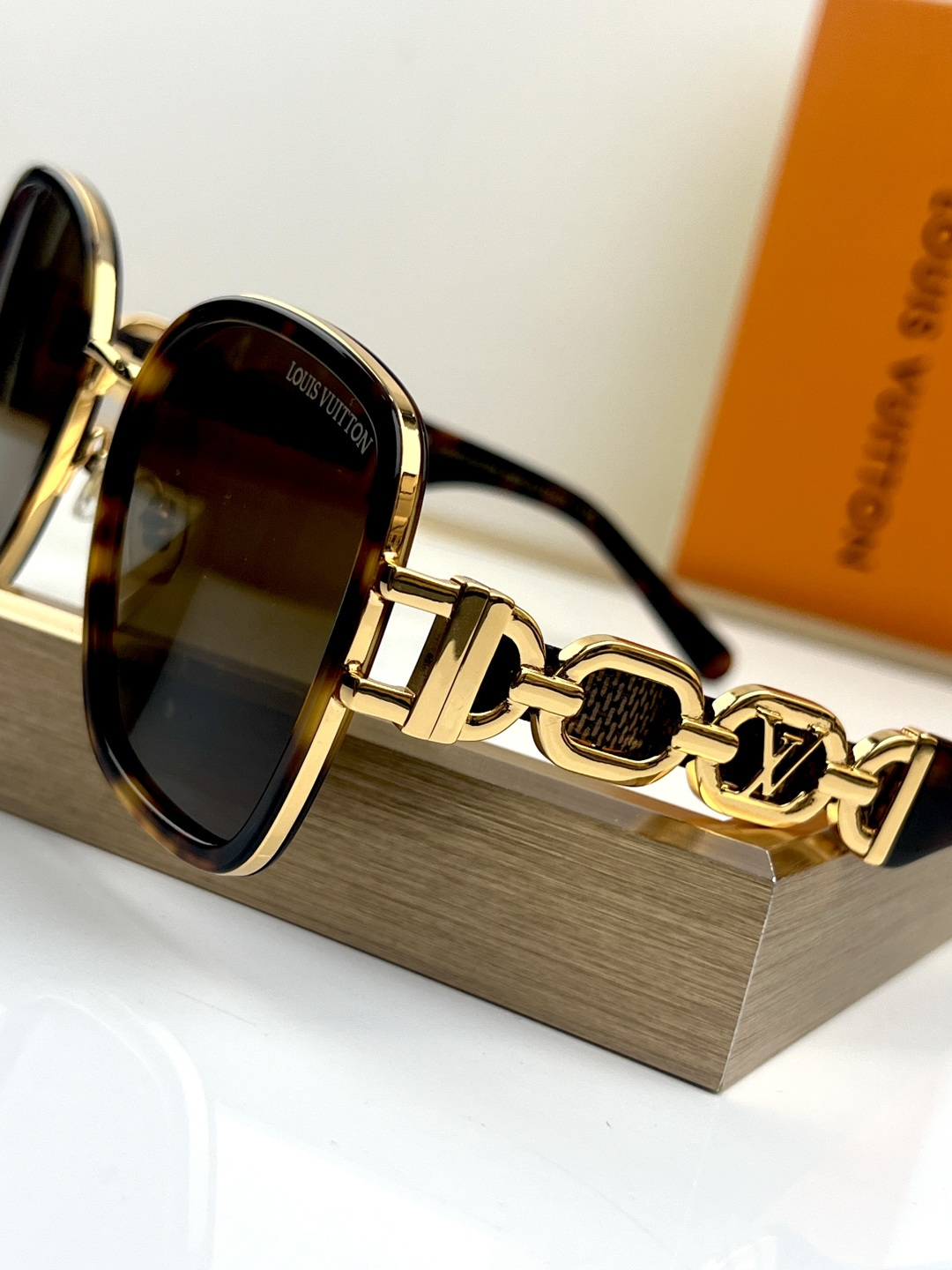 Louis Vuitton LOUIS VUITTO*