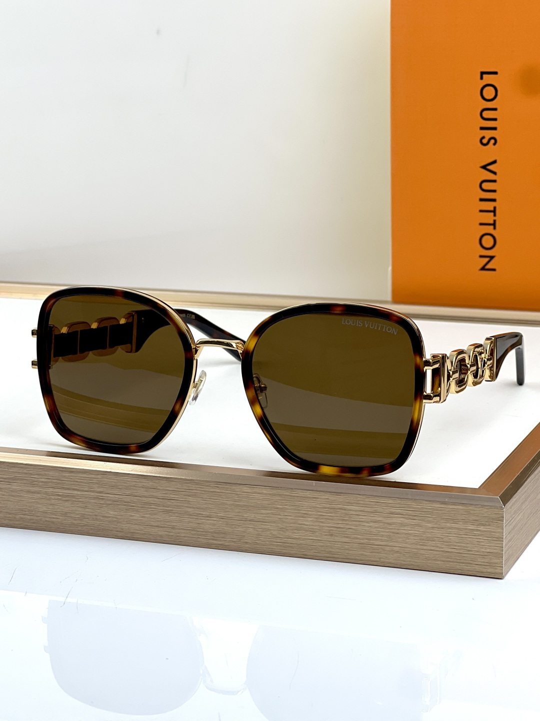 Louis Vuitton LOUIS VUITTO*