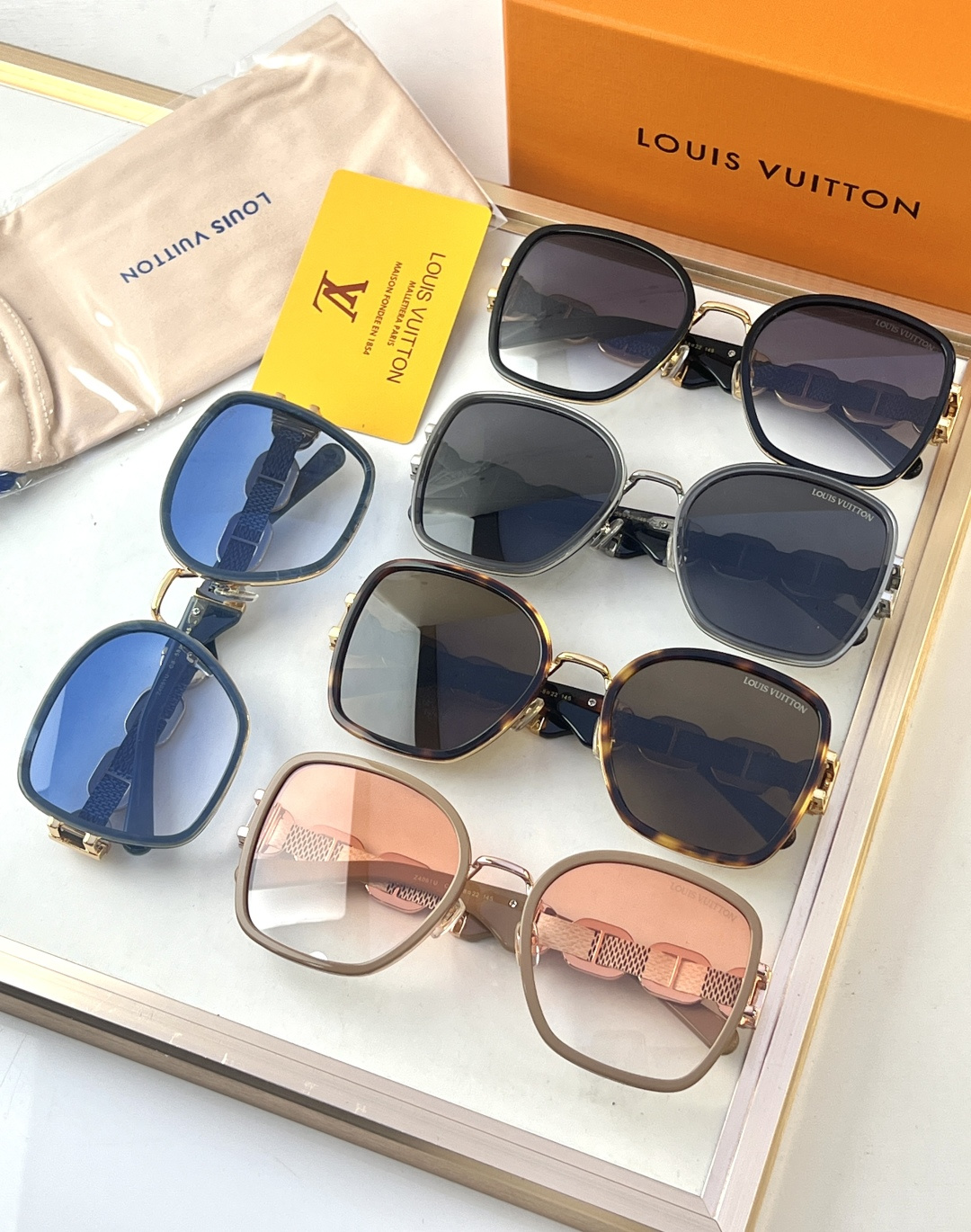 Louis Vuitton LOUIS VUITTO*