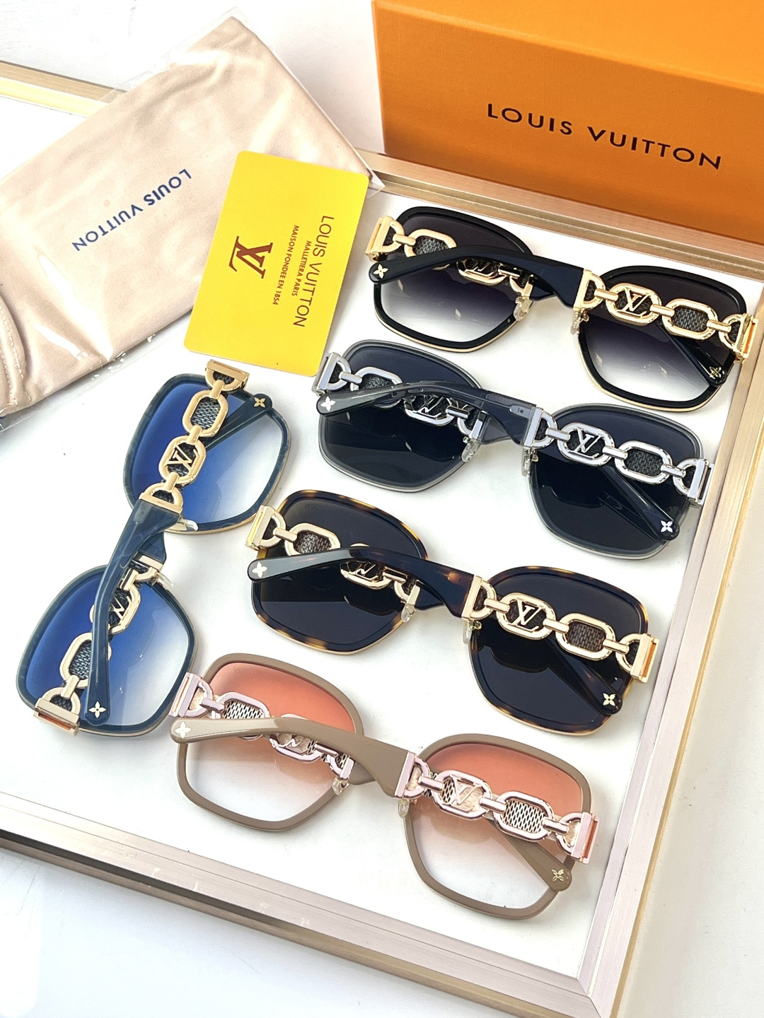 Louis Vuitton LOUIS VUITTO*