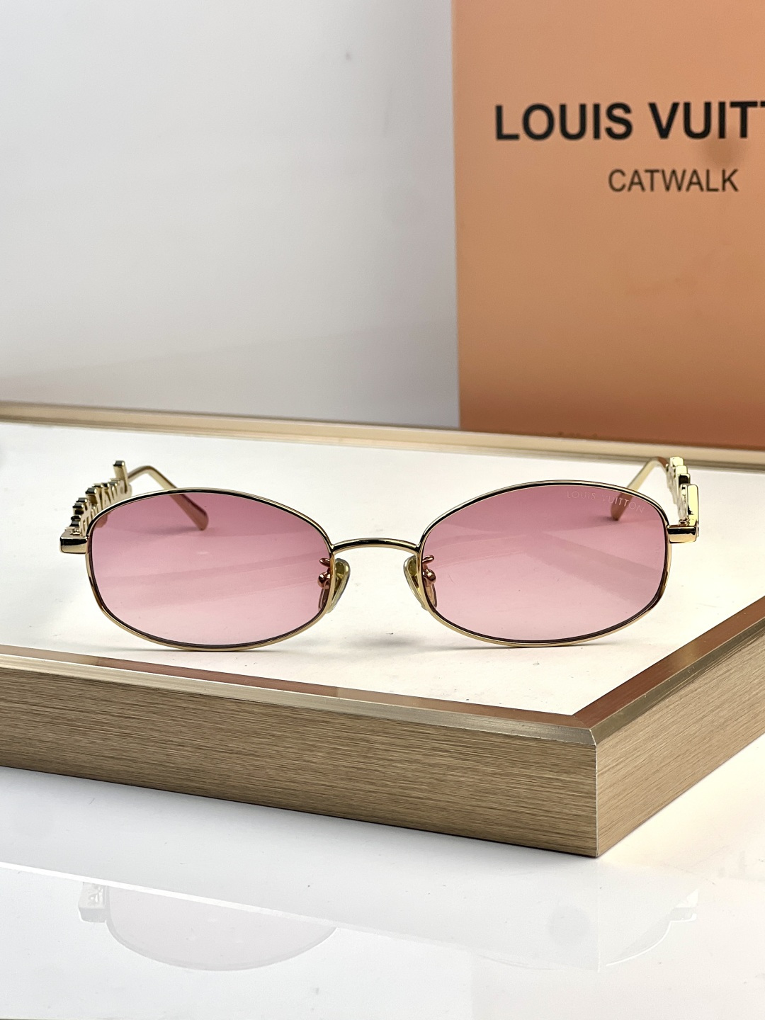 Louis Vuitton LOUIS VUITTO*
