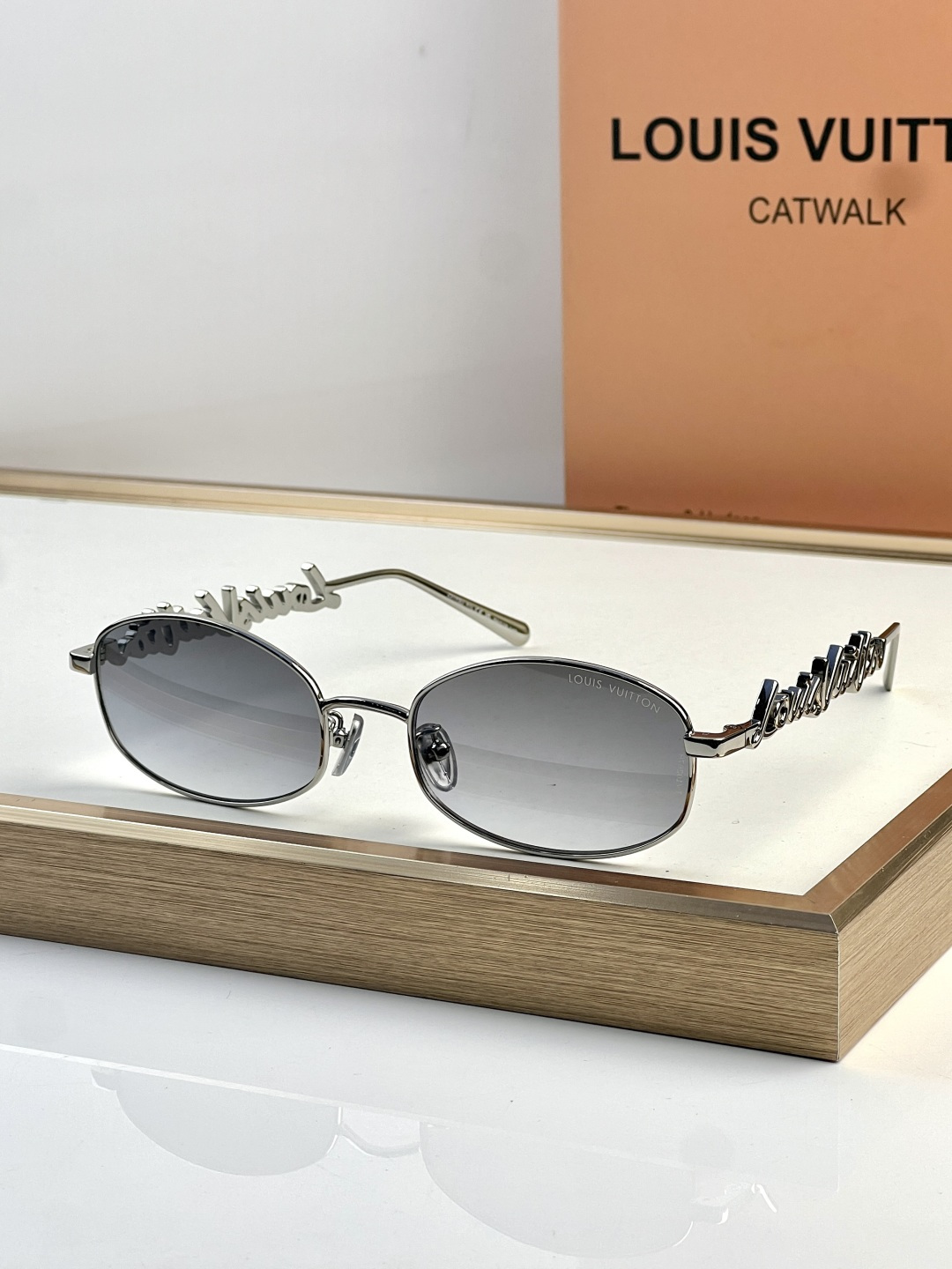 Louis Vuitton LOUIS VUITTO*